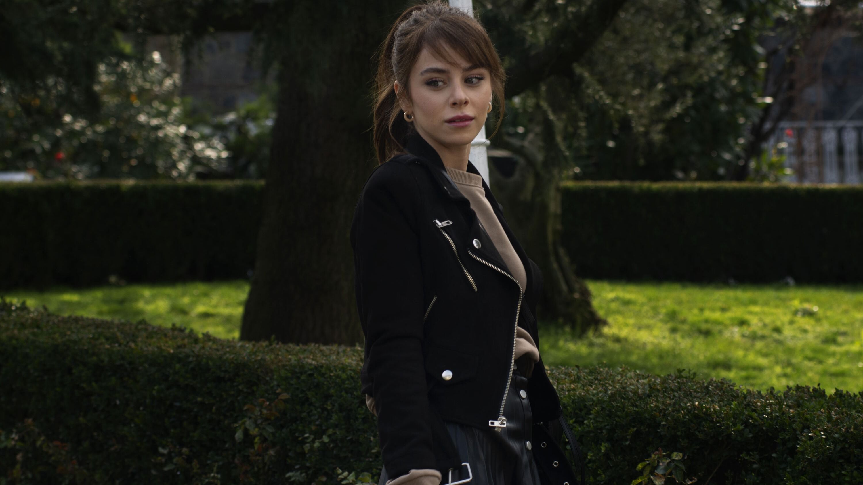 Ela (Ilayda Alisan) nella serie Innocence