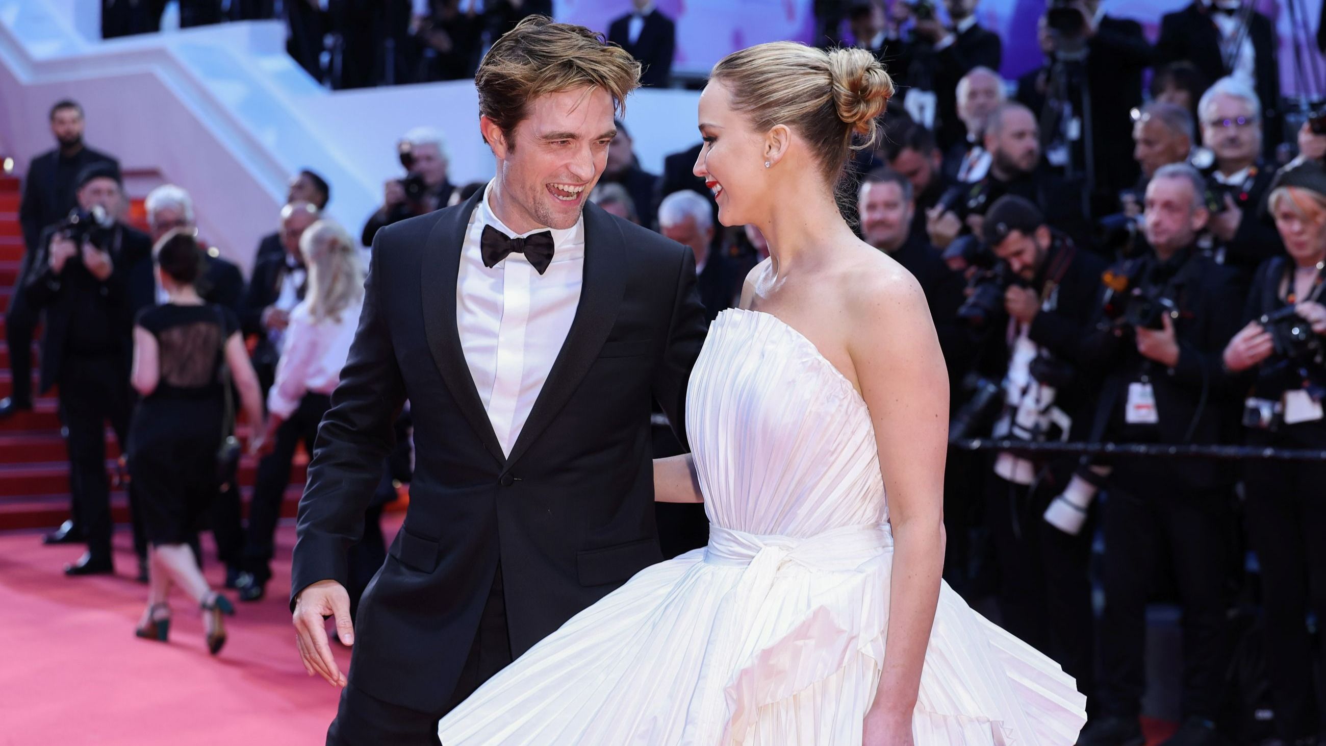 Robert Pattinson e Jennifer Lawrence partecipano al red carpet di "Die My Love" durante la 78ª edizione del Festival di Cannes al Palais des Festivals il 17 maggio 2025 - Credits: Getty Images