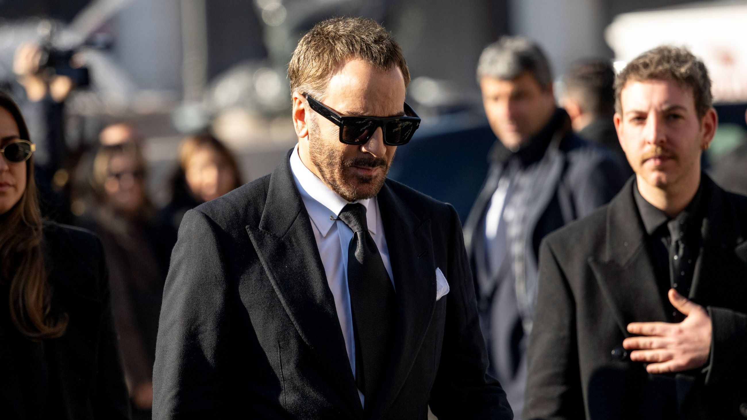 Tom Ford fuori dalla Chiesa per i funerali di Valentino Garavani - Credits Getty Images 