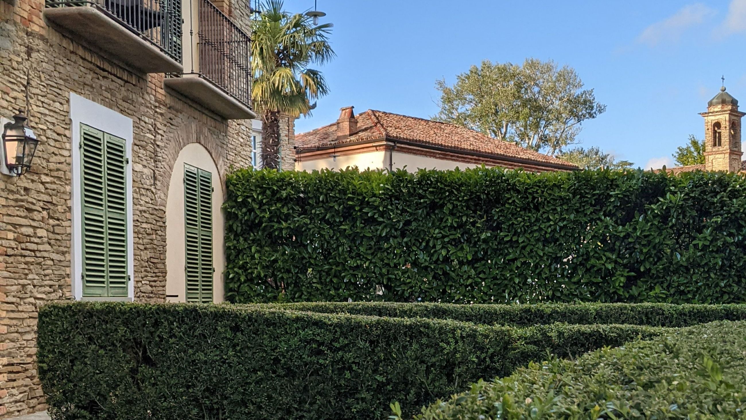 Relais San Maurizio, pietra, siepi e silenzio: l’eleganza discreta di una suite tra le colline piemontesi 
Credits: Matteo Dall’Ava 