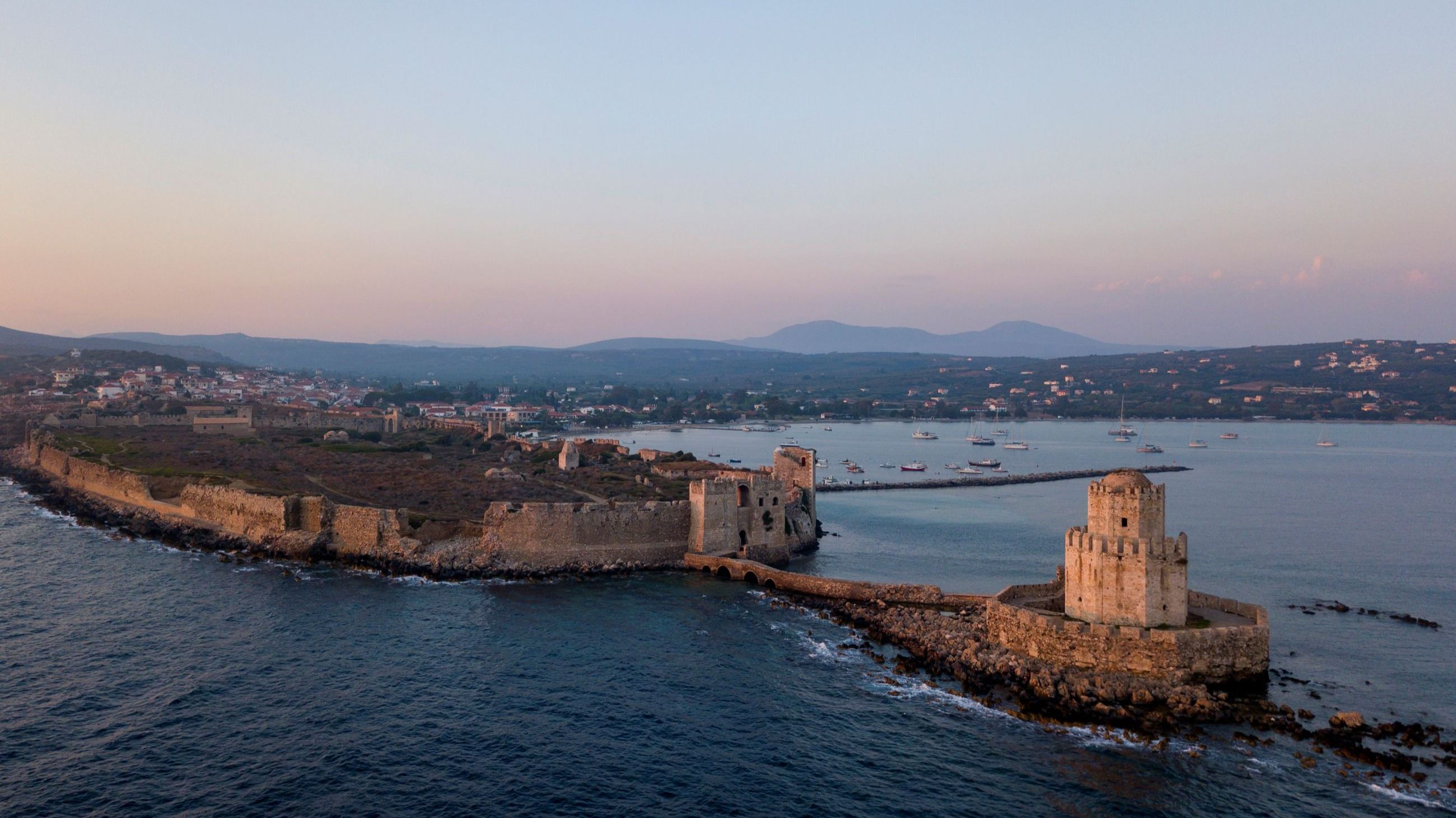 Veduta aerea del Methoni Castle al tramonto il 13 agosto 2020 a Methoni, in Greece - Credits: Getty Images