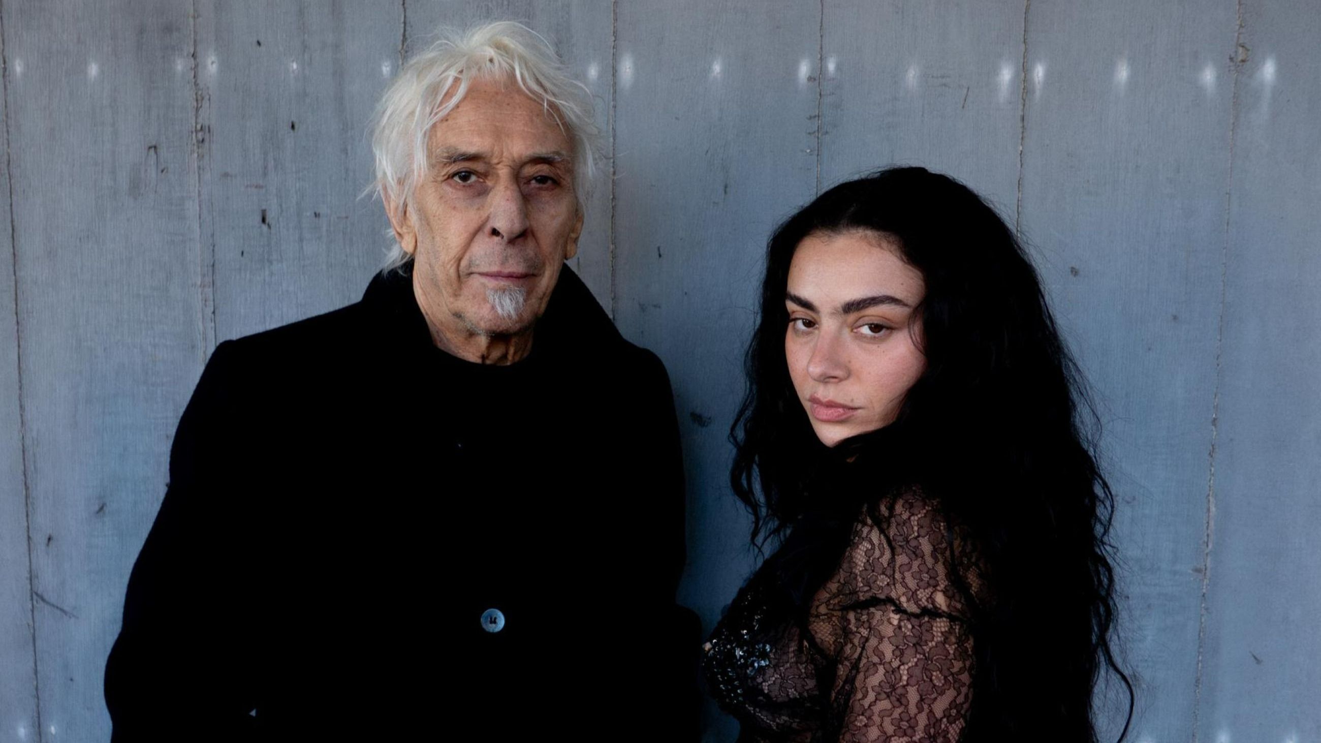 House’ con John Cale è il primo assaggio dell'album di Charli XCX scritto per l’attesissimo "Cime Tempestose" di Emerald Fennell, con Margot Robbie e Jacob Elordi - Courtesy Press Office