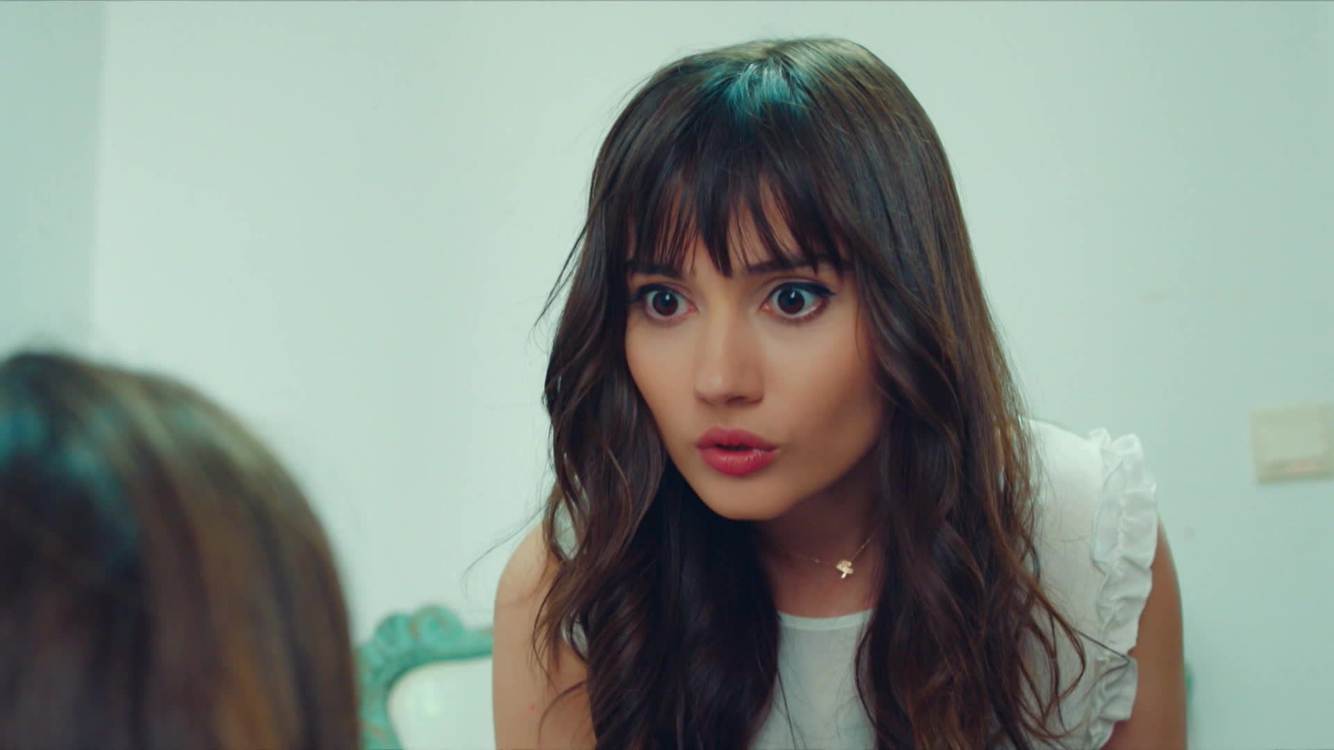 Zeynep in una scena di Forbidden Fruit