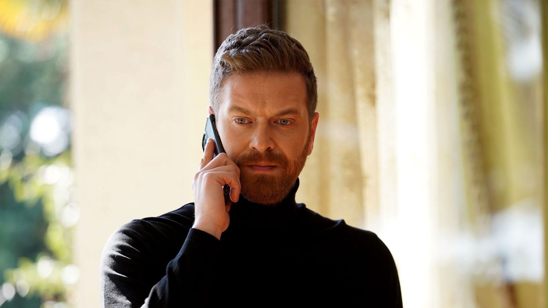 Engin Öztürk (Barış) in una scena di My home my destiny 2