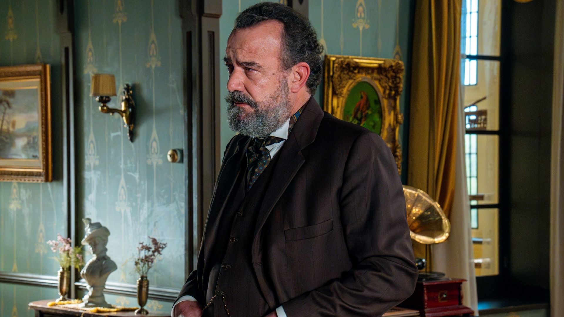 Manuel Regueiro (Alonso) in una scena de La Promessa