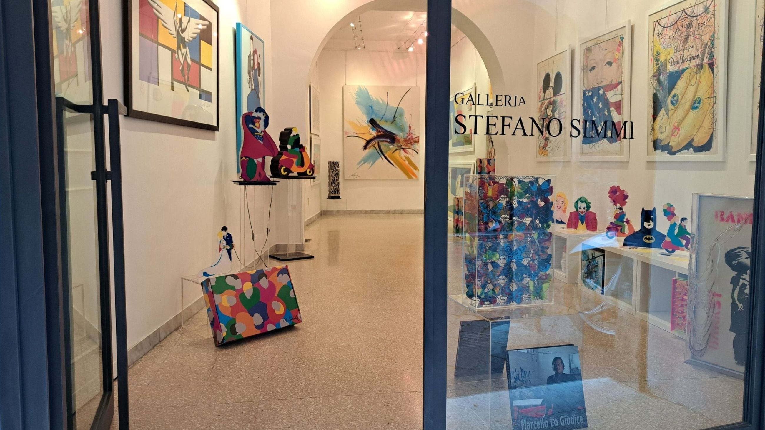 Una delle vetrine della Galleria Simmi a Roma, a poche centinaia di metri da Piazza Navona - Credits: Galleria Simmi