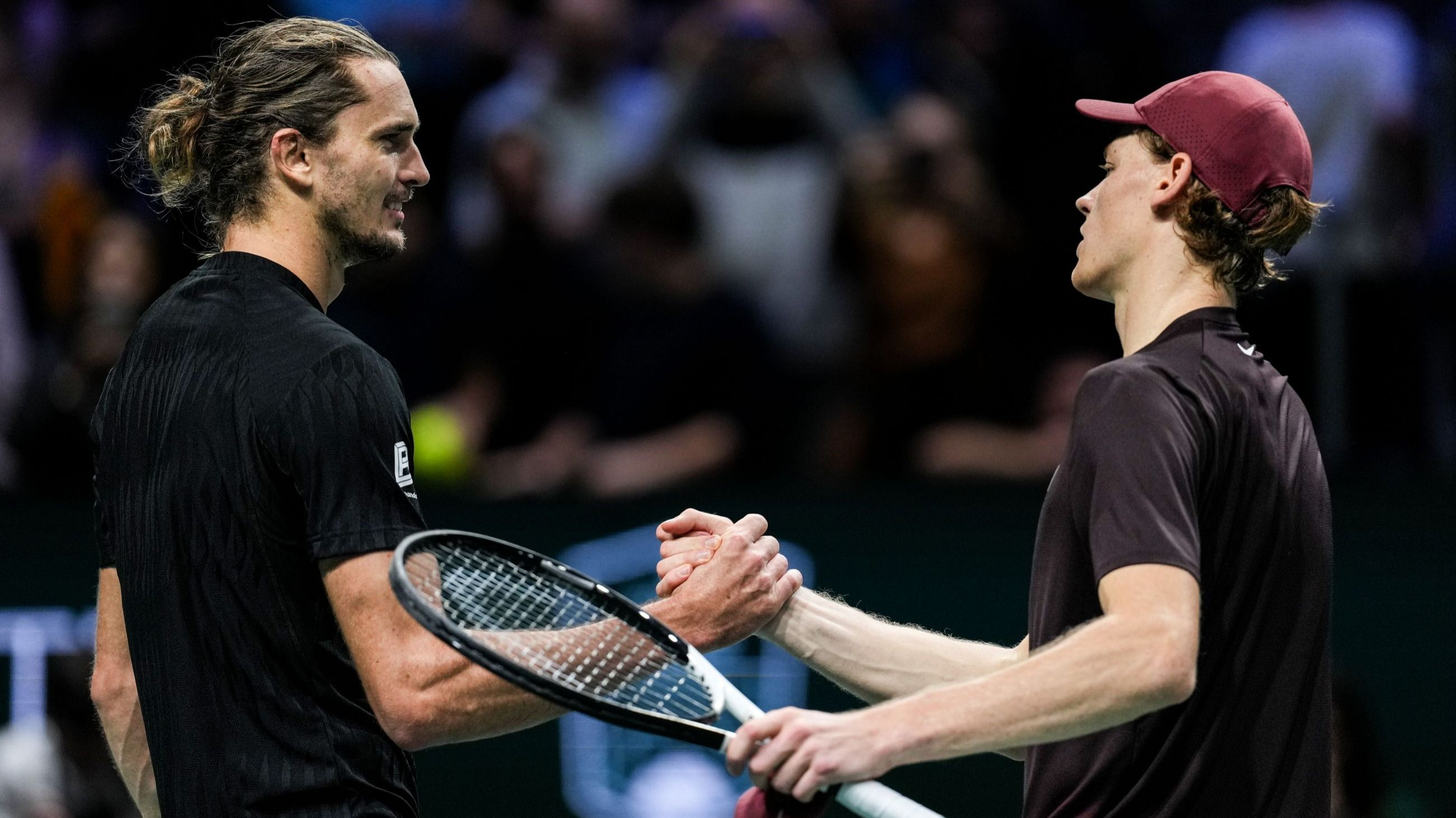 Alexander Zverev e Jannik Sinner durante il sesto giorno del Rolex Paris Masters 2025 - Credits Getty Images