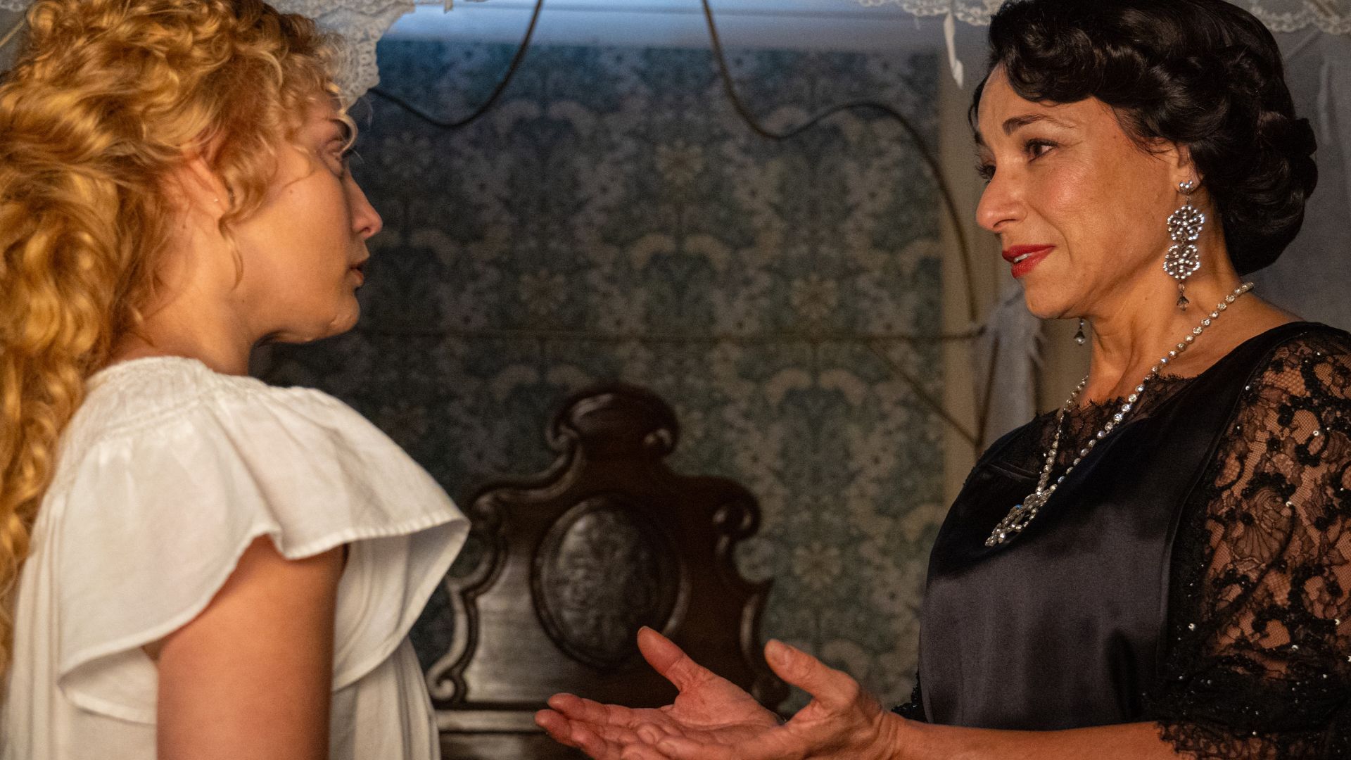 Jana e Leocadia in una scena de La Promessa