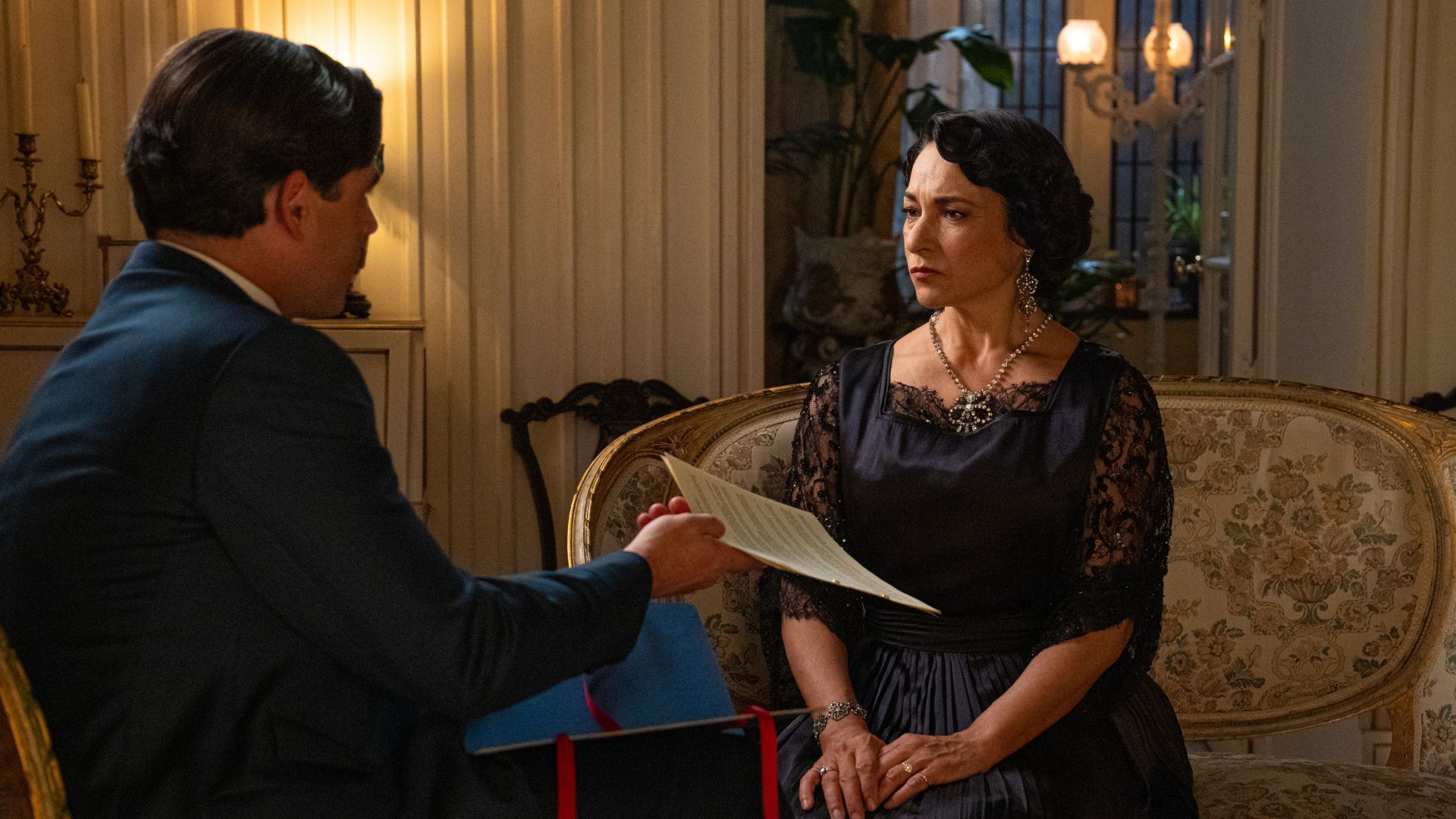 Arturo Sancho (Manuel) e Isabel Serrano (Leocadia) in una scena de La Promessa