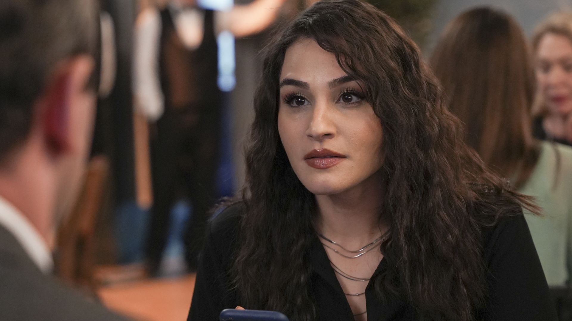 Asena Girisken (Yesim) in una scena di Tradimento 2