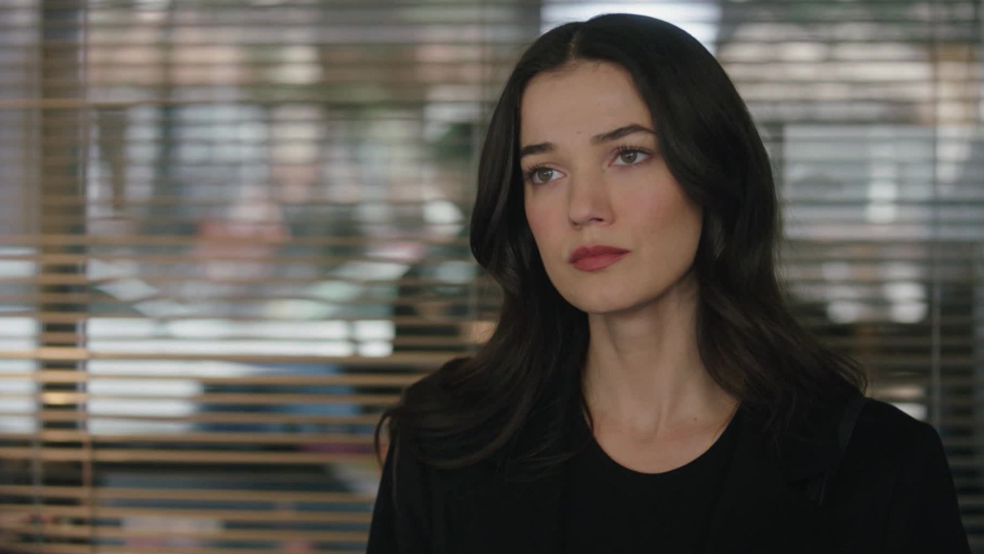 Pinar Deniz (Ceylin) in una scena di Segreti di famiglia