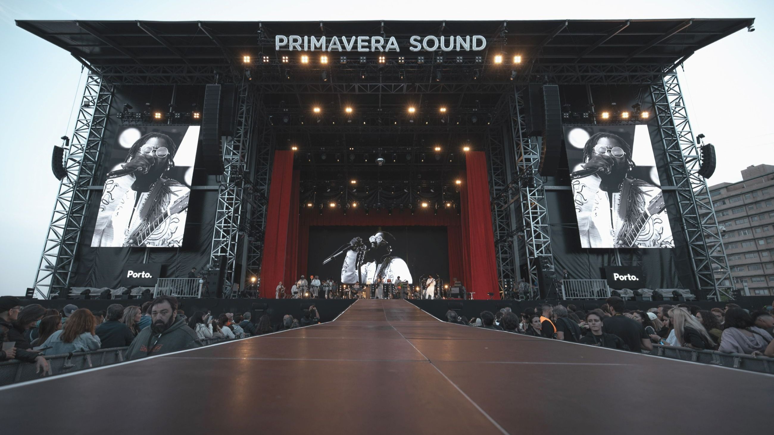 Michael Kiwanuka si esibisce in concerto durante il secondo giorno del Primavera Sound Festival al Parque da Cidade il 13 giugno 2025 a Porto, Portogallo - Credits: Getty Images