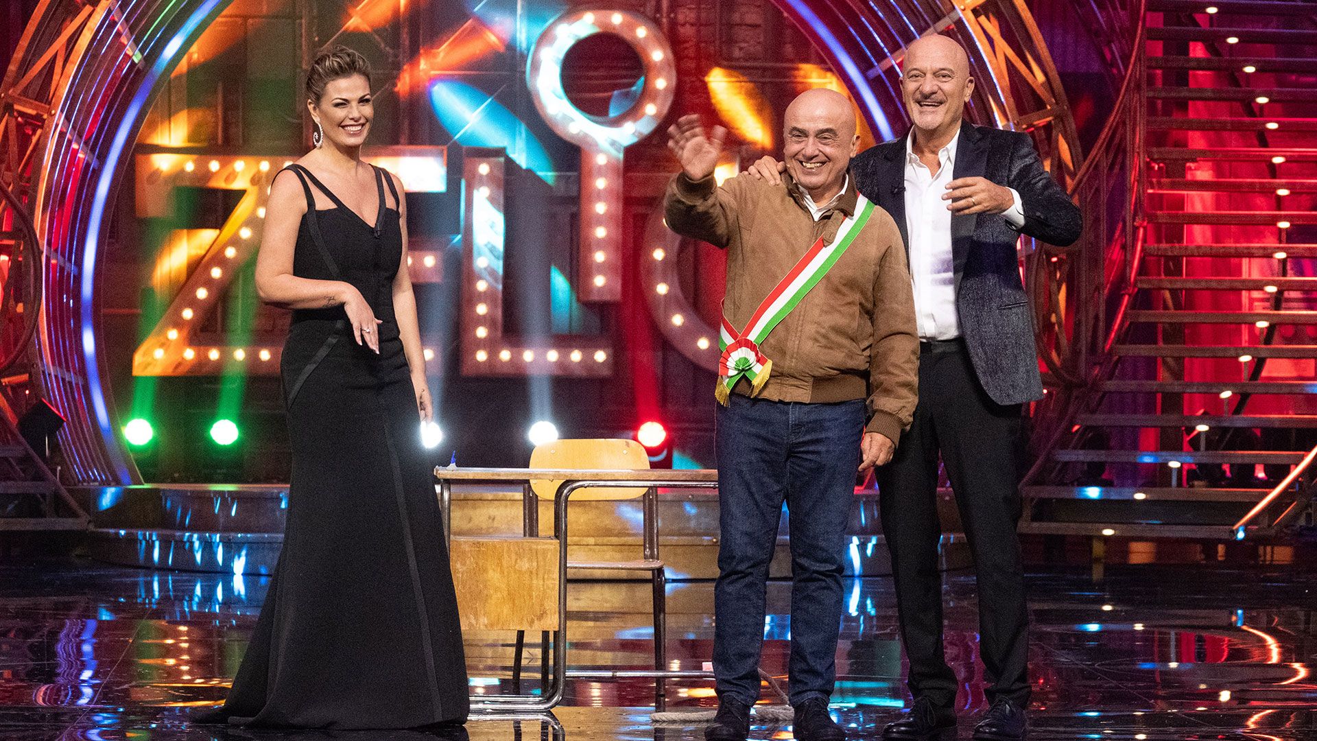 Vanessa Incontrada e Claudio Bisio con Paolo Cevoli a Zelig 2025