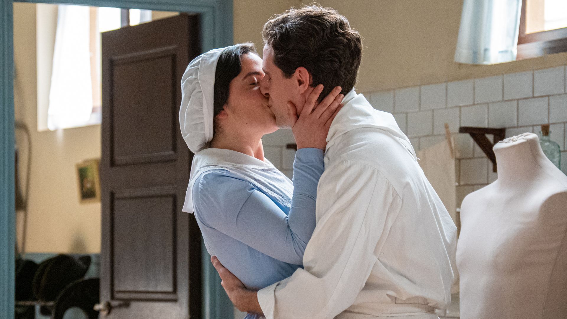 Angela Echaniz (Vera) ed Enrique Fortún (Lopez) in La Promessa