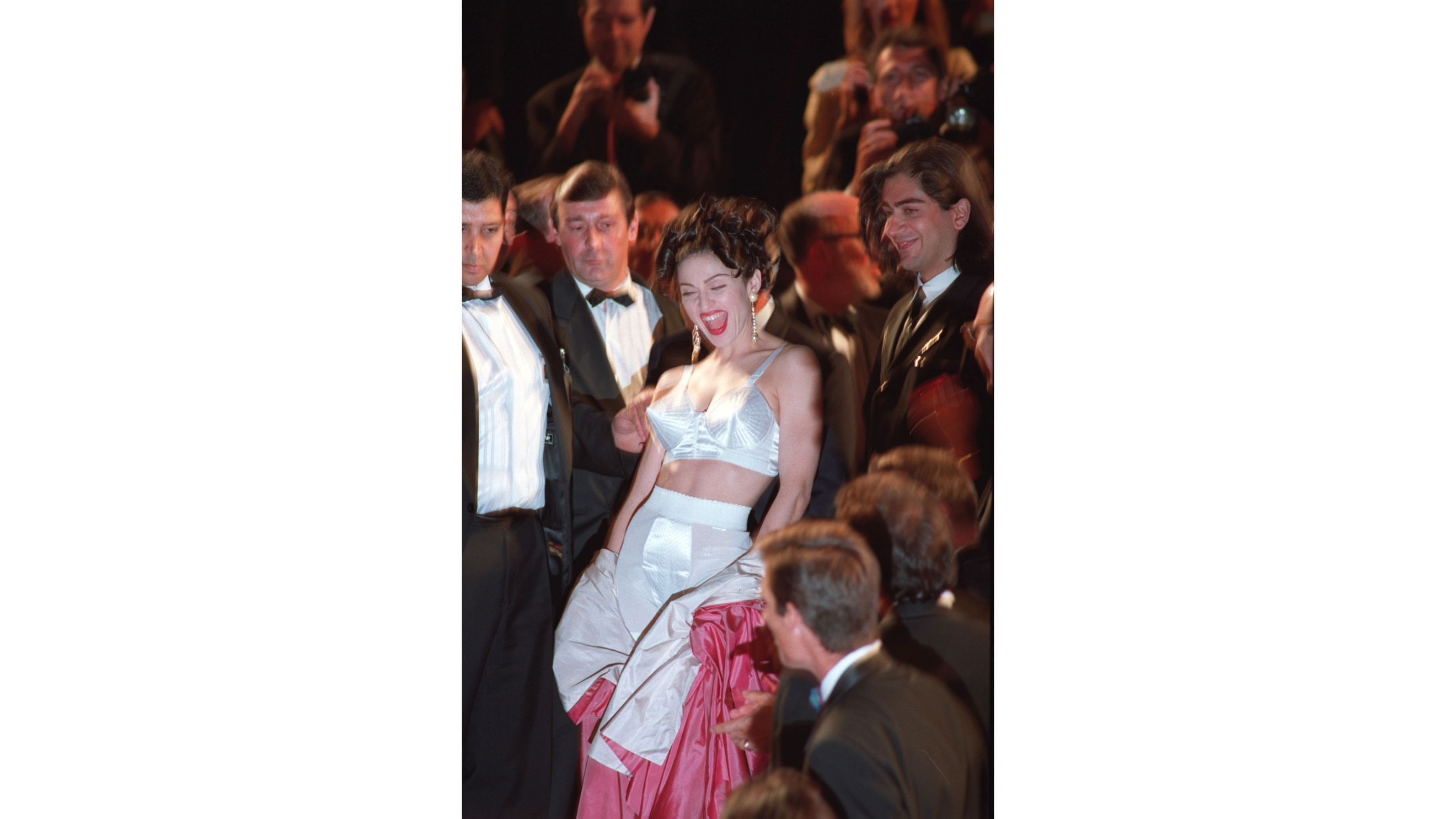Madonna alla Premiere del film “In Bed with Madonna” a Cannes nel 1991 - Credits Getty Images