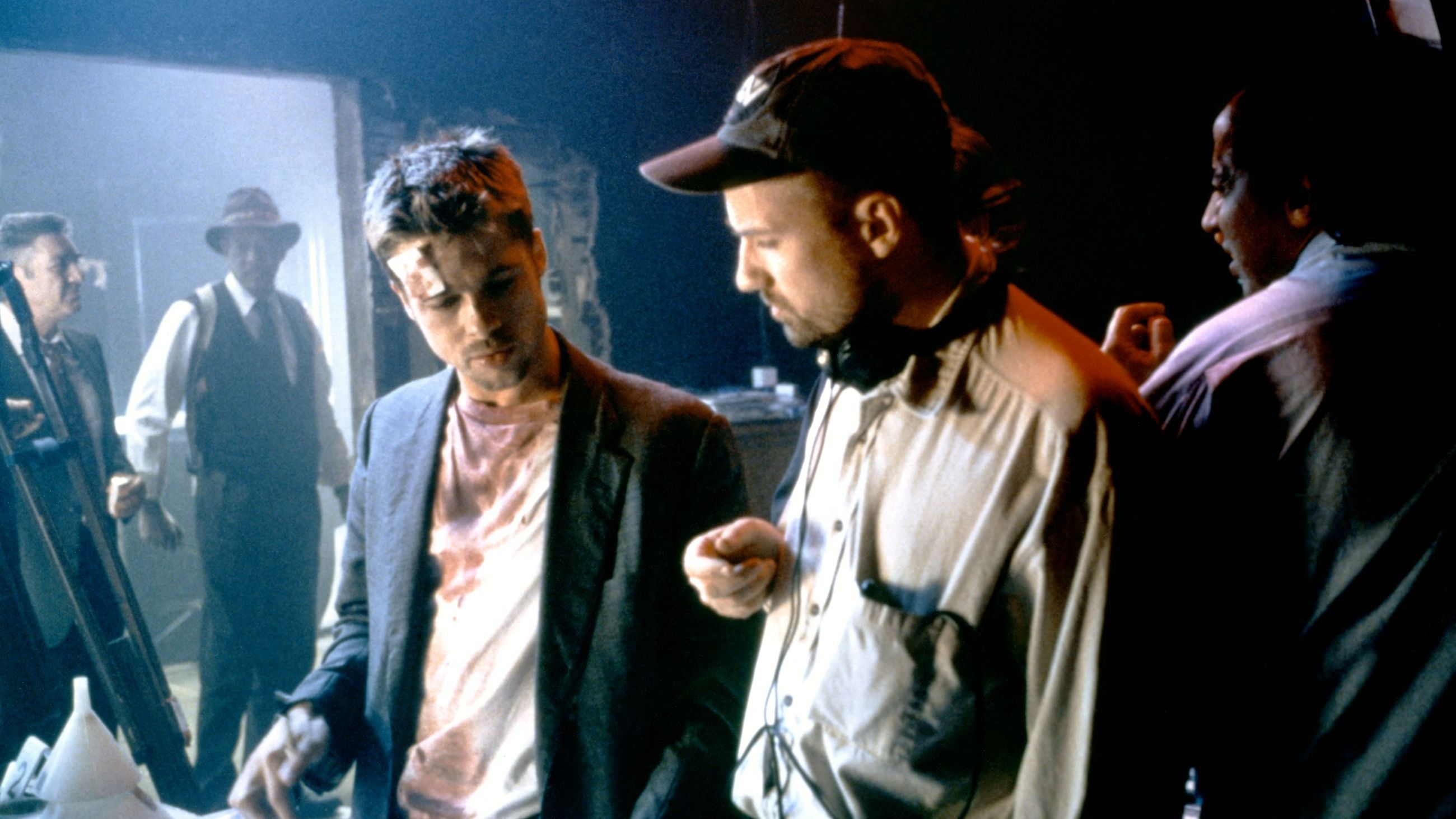 Brad Pitt con il regista David Fincher sul set del suo film Se7en
Credits: Getty Images