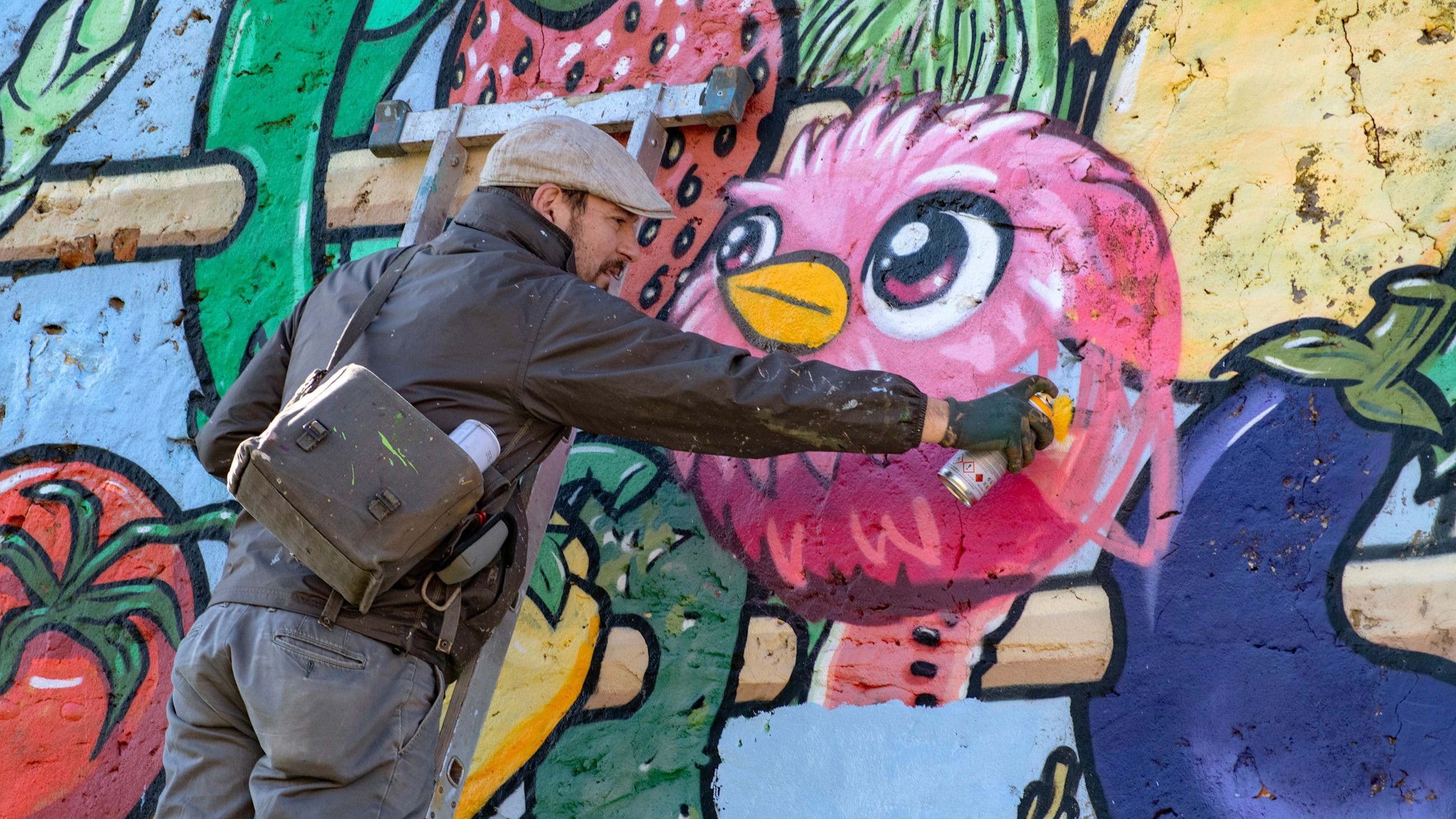 PAO al lavoro sul murale L_abaco delle stagioni, 2025, Festival Best Before, Zevio, photo ©Martha Cooper