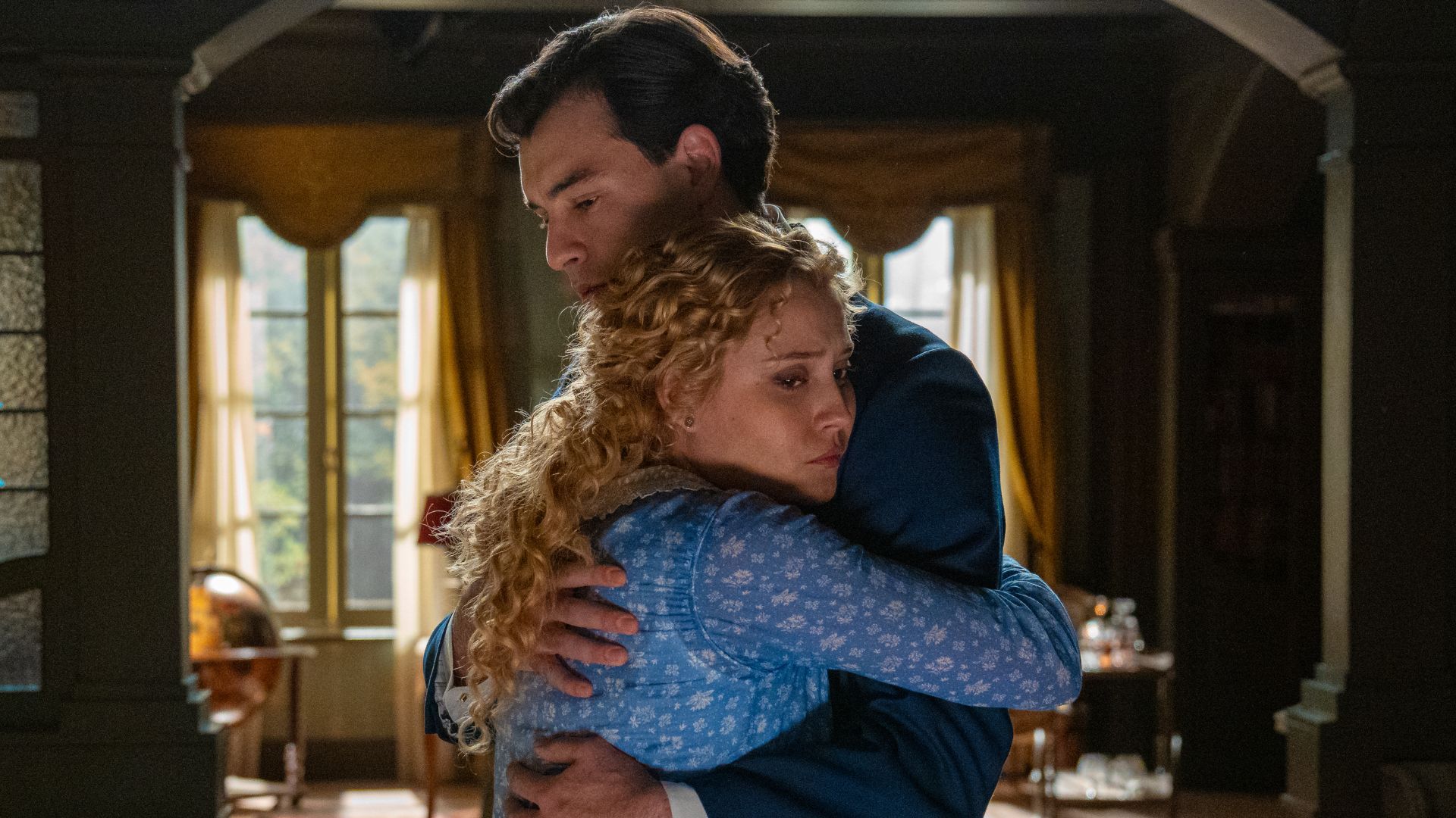 Xavi Lock (Curro De La Mata) e Ana Garces (Jana) in una scena de La Promessa