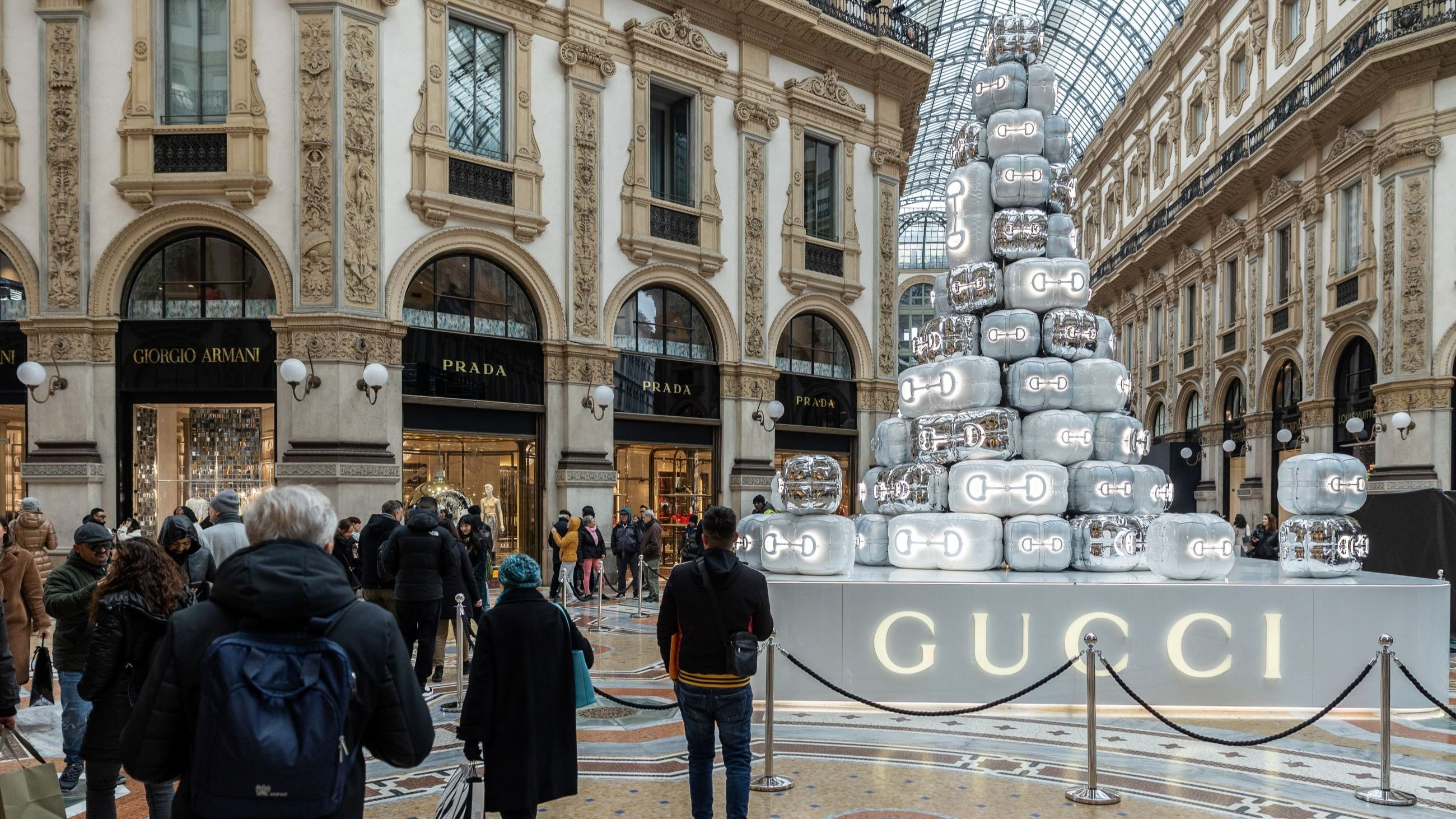 L’albero di Natale firmato Gucci in Galleria Vittorio Emanuele nel 2023 - Credits Getty Images 