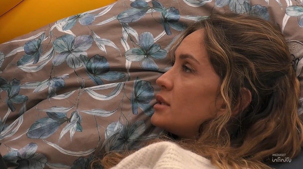 Helena Prestes si allontana da Shaila Gatta