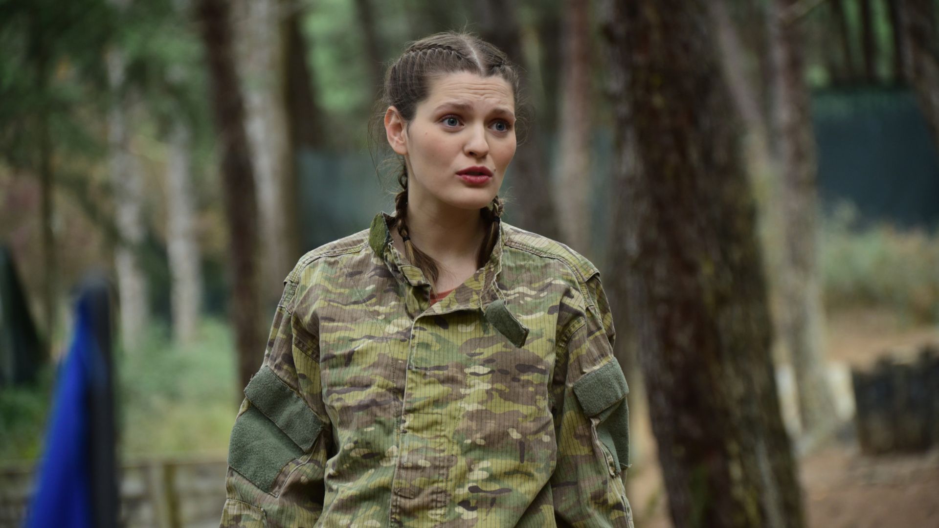 Gozde Turker (Harika) in una scena di Tutto per la mia famiglia 2