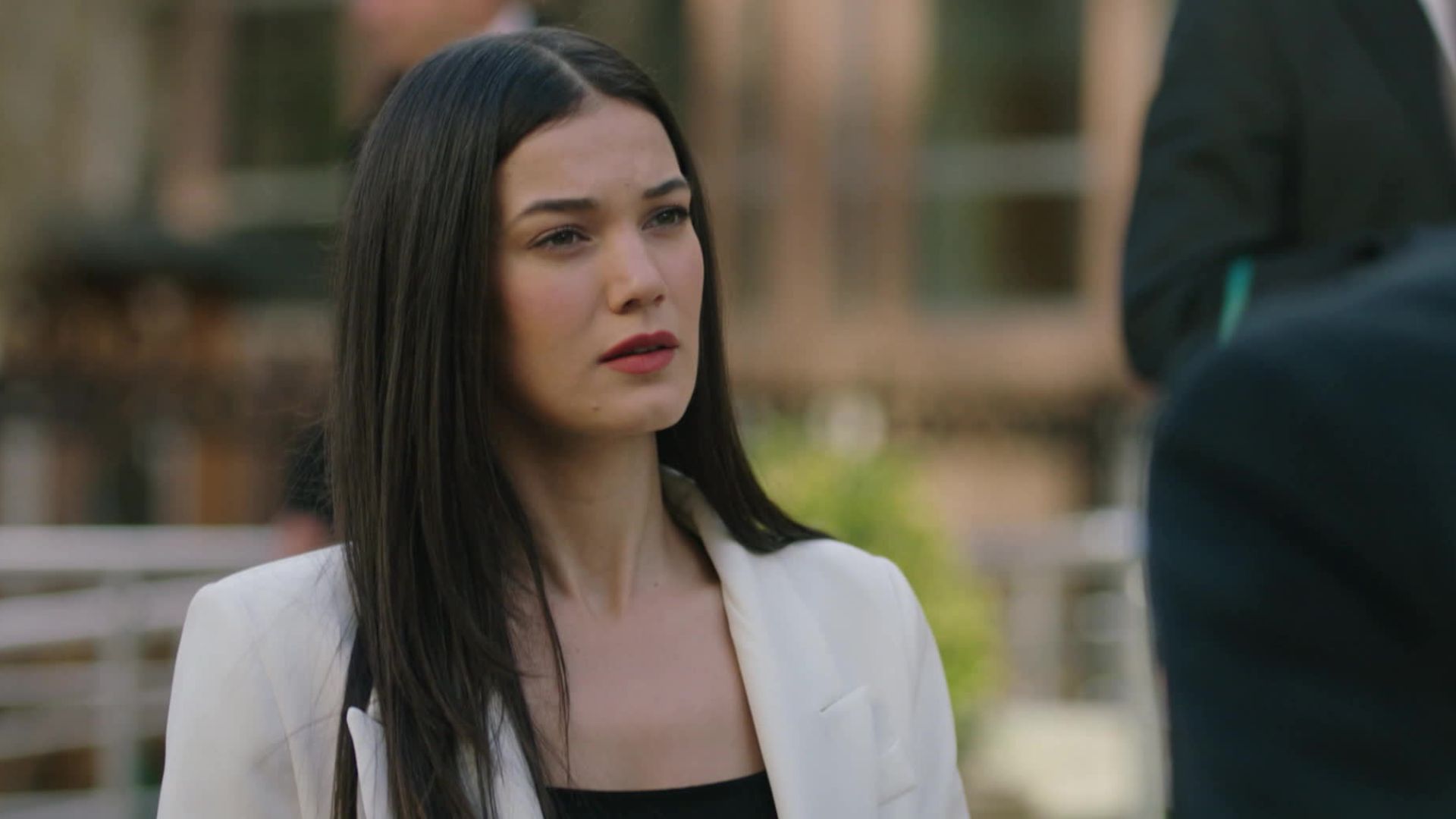 Pinar Deniz (Ceylin) in una scena di Segreti di famiglia 2