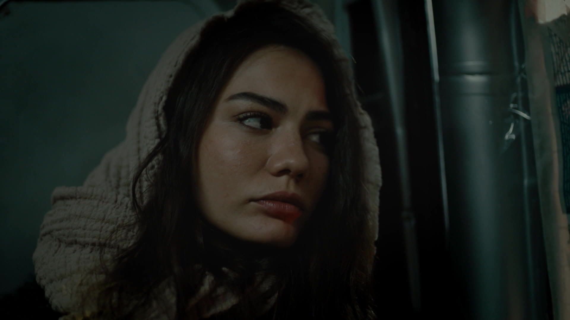 Demet Özdemir (Farah Erşadi) in una scena di Io sono Farah
