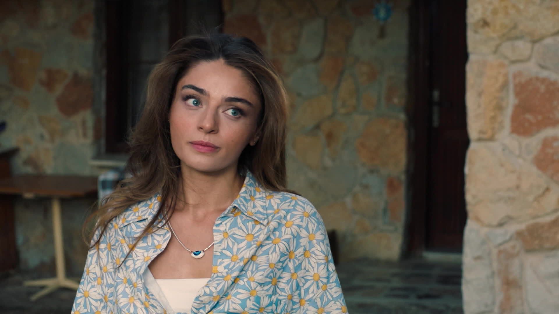 Ayca Aysin Turan (Haziran) in una scena di Be My Sunshine