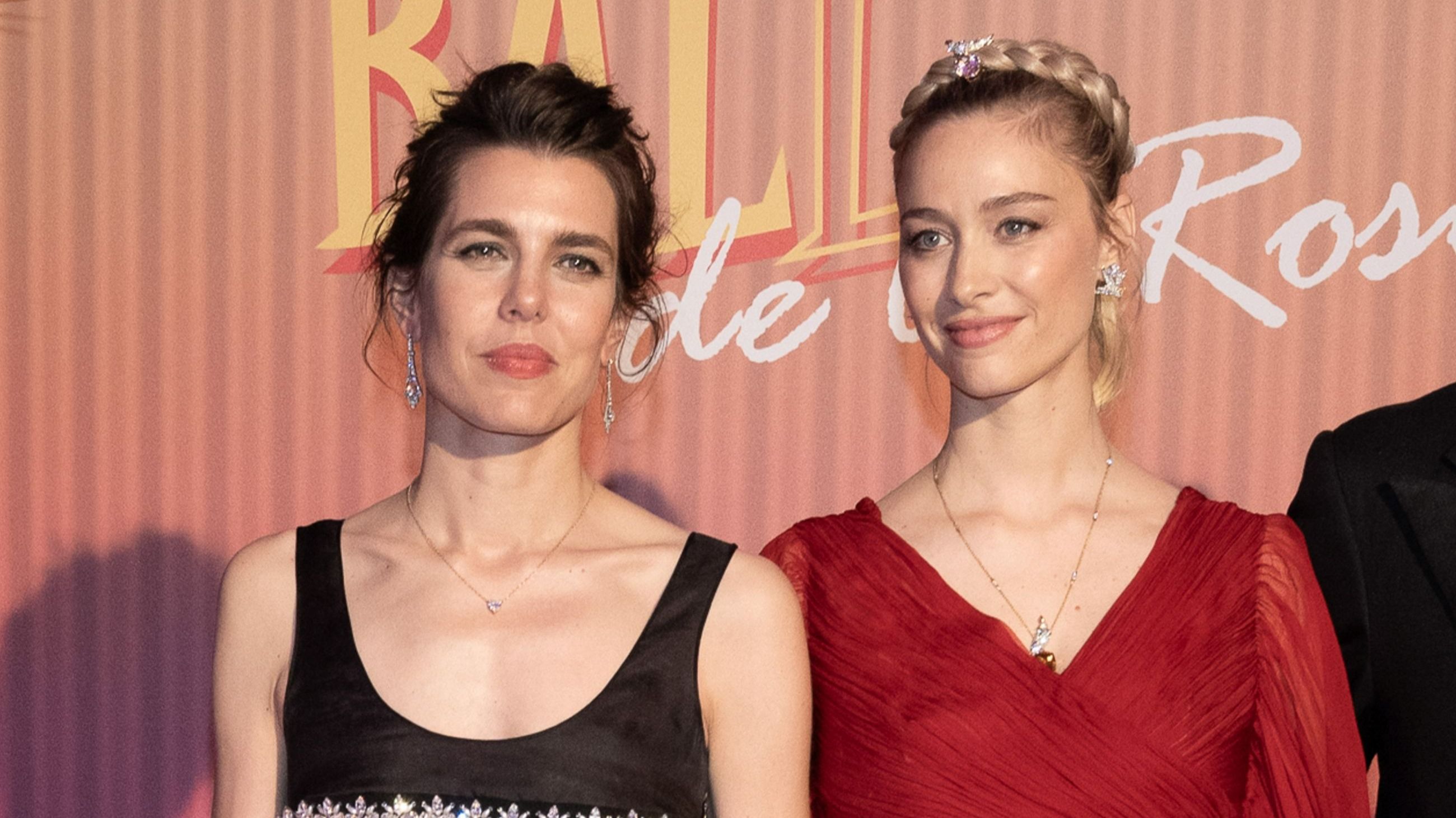 Charlotte Casiraghi e Beatrice Borromeo partecipano al Ballo della Rosa 2025 a Monaco - Credits: Getty Images