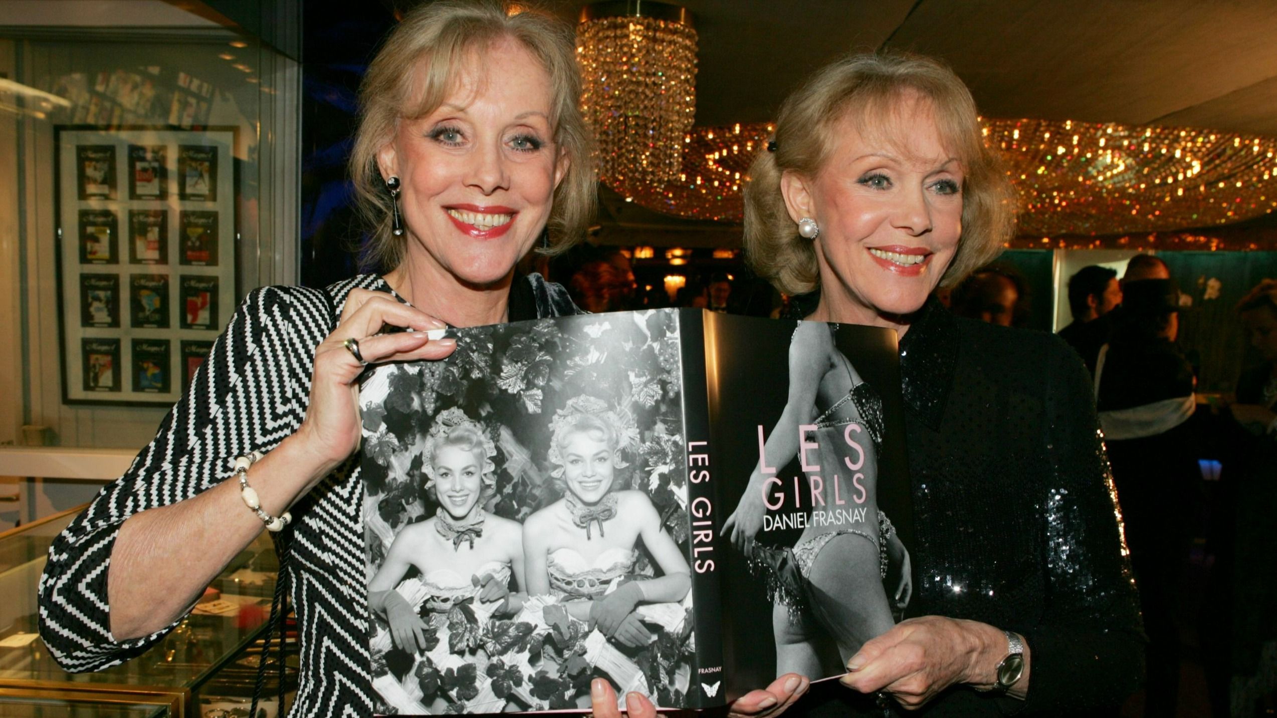 Le gemelle Kessler Alice ed Ellen al party di lancio del libro Les Girls al Lido - Credits: Getty Images