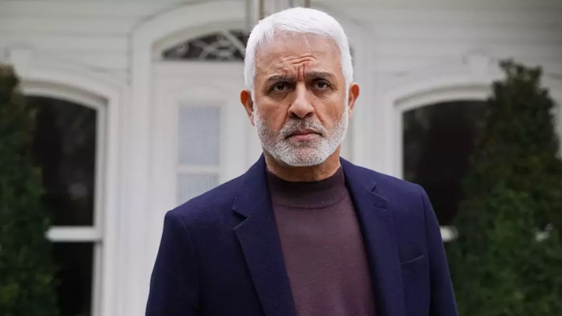 Talat Bulut (Halit Argun) in una scena di Forbidden Fruit 3. 