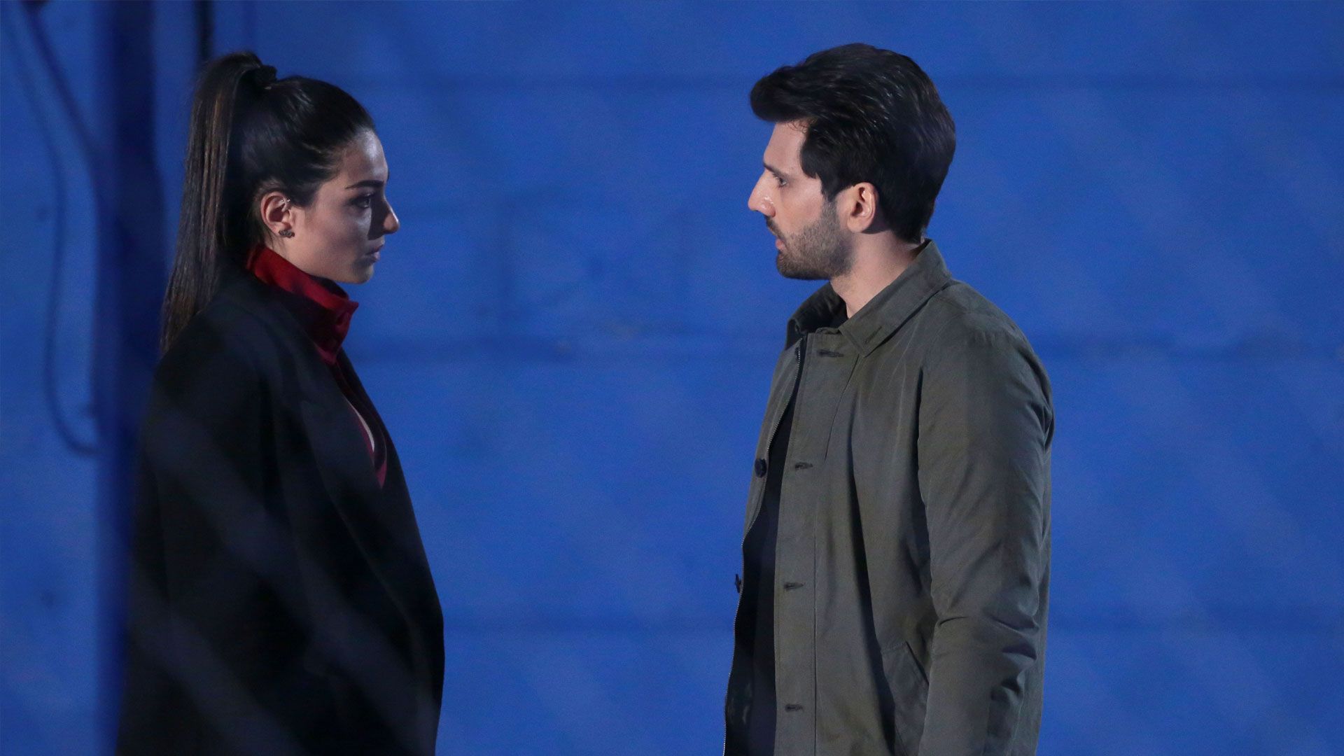 Melissa Aslı Pamuk (Asu Alacahan) e Kaan Urgancıoğlu (Emir Kozcuoğlu) in una scena di Endless Love