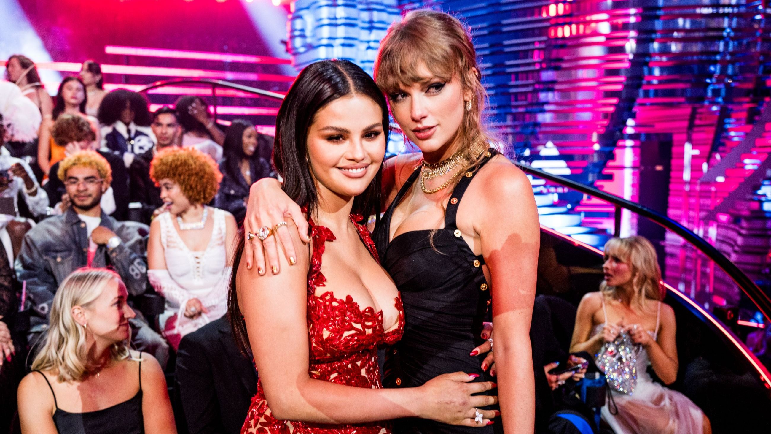 Selena Gomez e Taylor Swift partecipano agli MTV Video Music Awards 2023, tenutisi al Prudential Center, il 12 settembre 2023 a Newark, nel New Jersey - Credits: Getty Images 