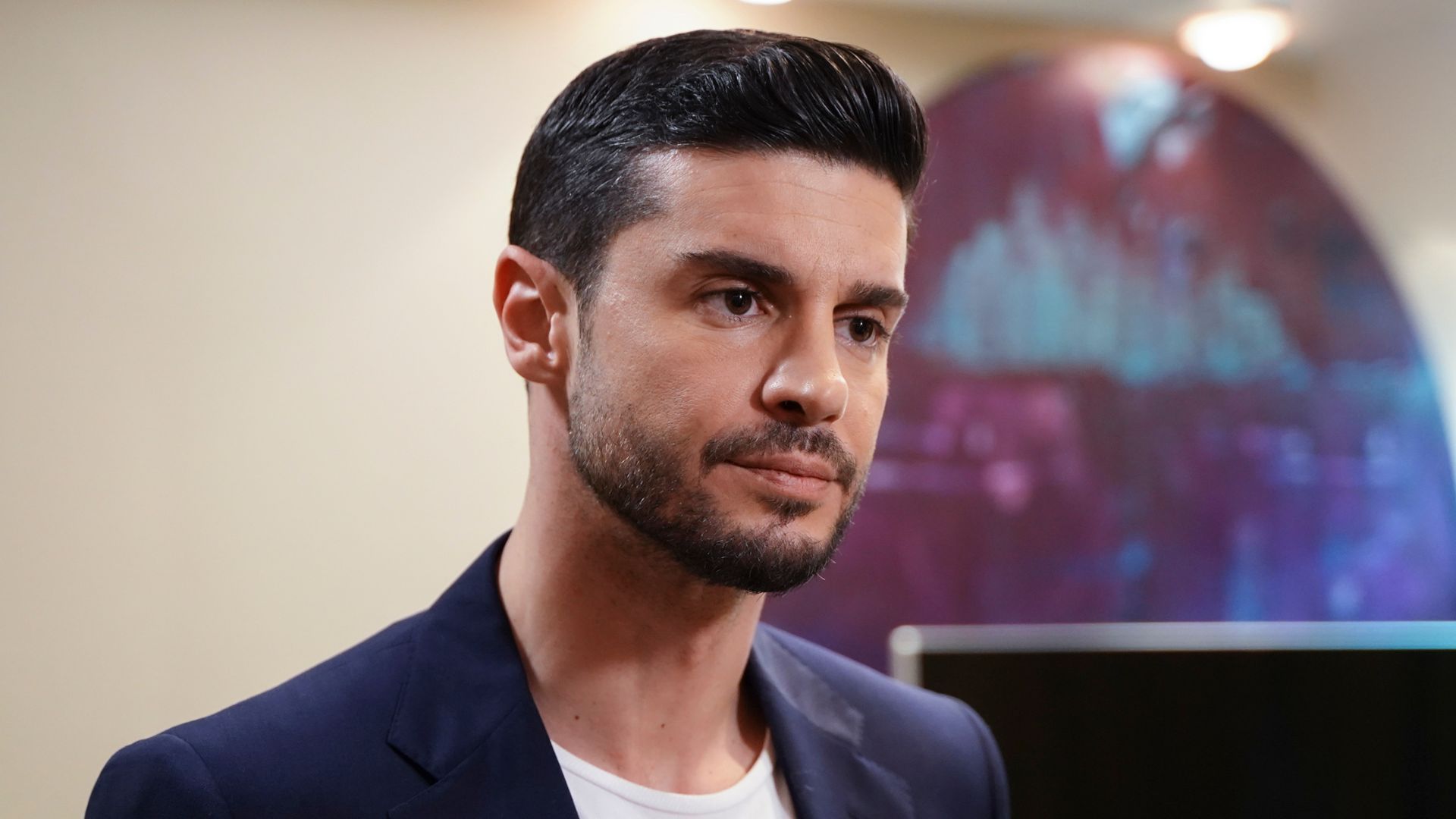 Berk Oktay (Cagatay Kuyucu) in una scena di Forbidden Fruit 4