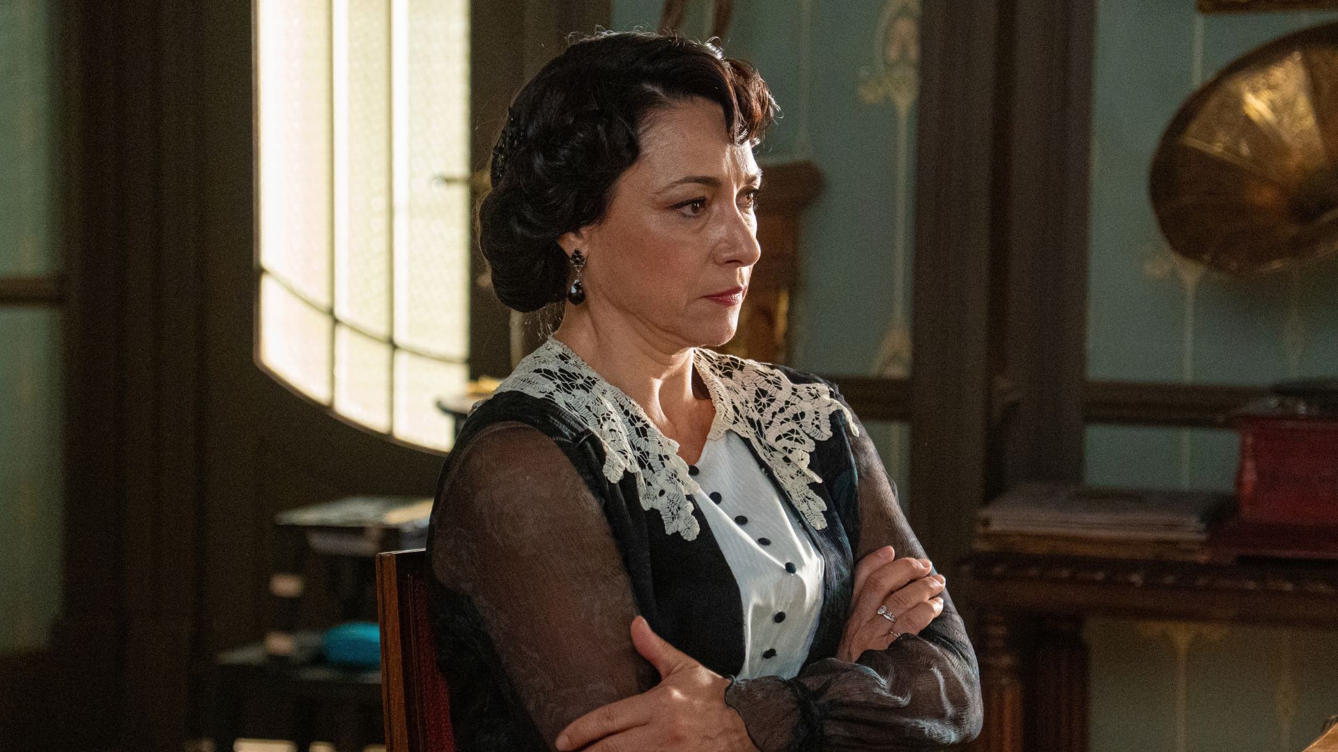 Isabel Serrano (Leocadia) in una scena de La Promessa