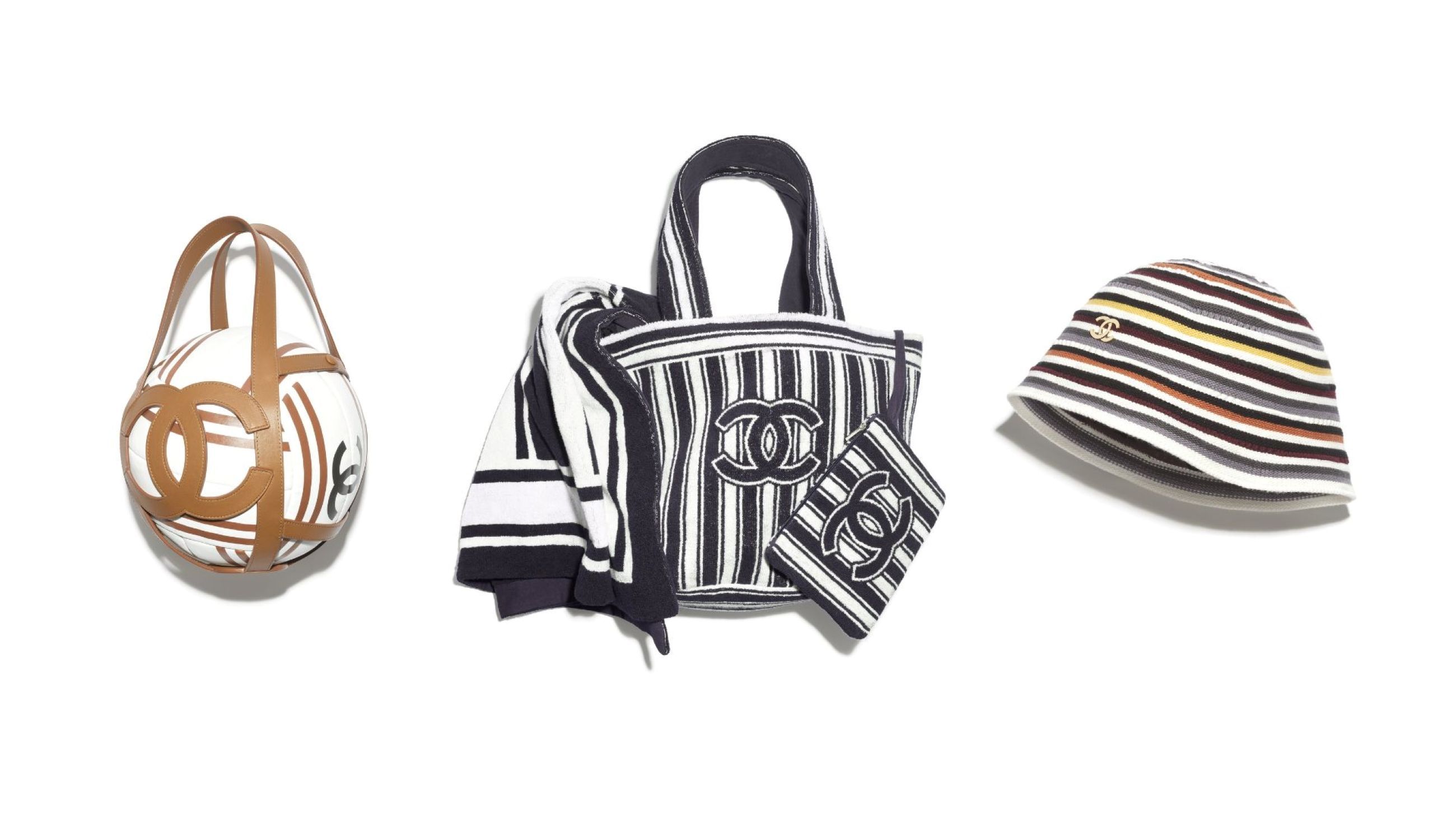 Pallone, borsa striped e cappello Chanel Coco Beach - Credits: Courtesy Press Office