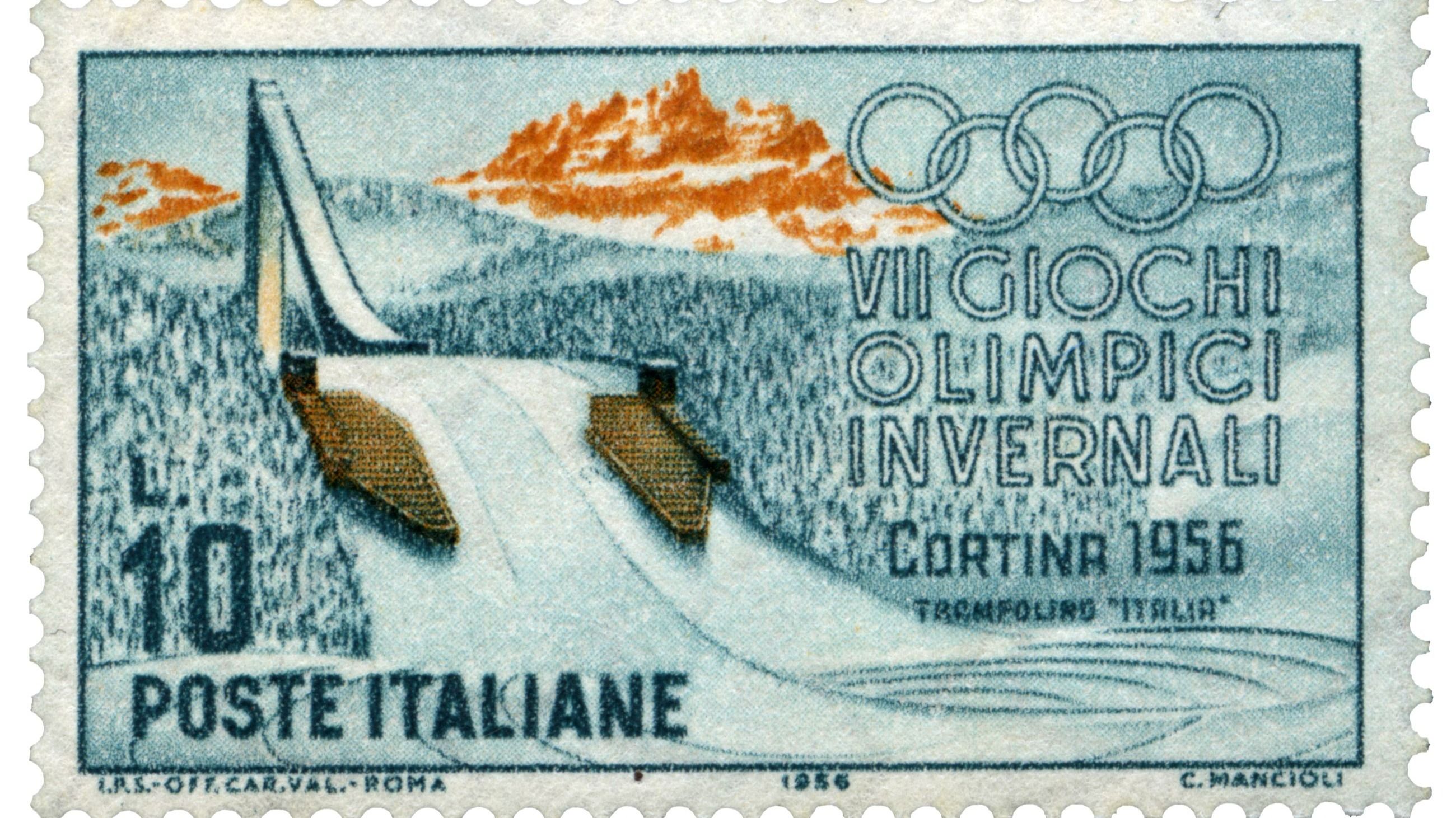 Trampolino “Italia”, francobollo della serie dedicata dalle Poste Italiane ai VII Giochi Olimpici Invernali svoltisi a Cortina d’Ampezzo (Italia) dal 26 gennaio al 5 febbraio 1956. L’impianto ospitò le gare di salto con gli sci della combinata nordica. Illustrazione di Corrado Mancioli (1904-1958), valore nominale 10 lire. Italia, Cortina d’Ampezzo (Belluno) 1956 - Credits: Getty Images