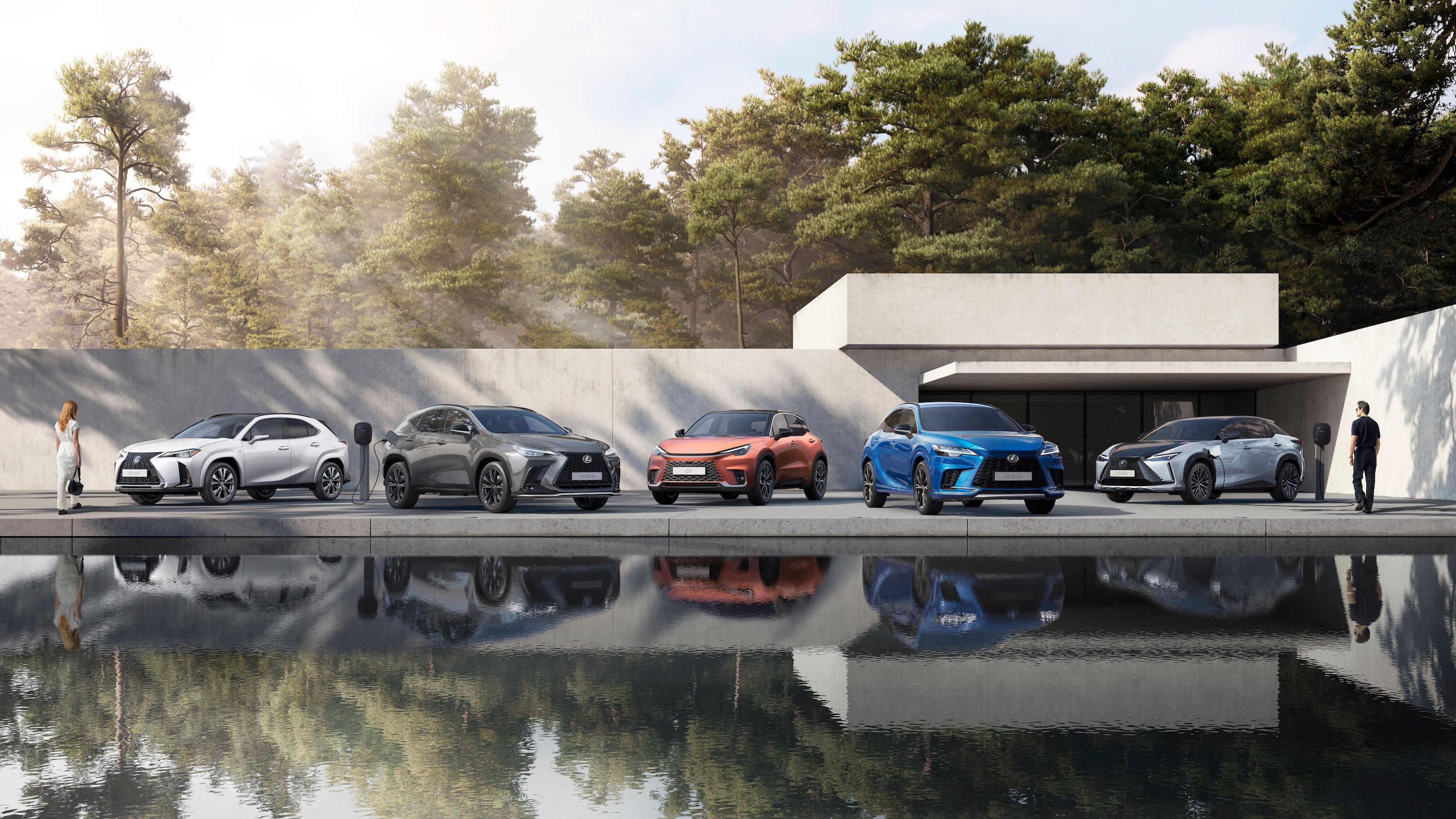 Lexus NX Plug-in Hybrid vettura ufficiale che accompagna gli attori sul red carpet della 82ª Mostra Internazionale d’Arte Cinematografica di Venezia. (Crediti: Lexus Italia) 
