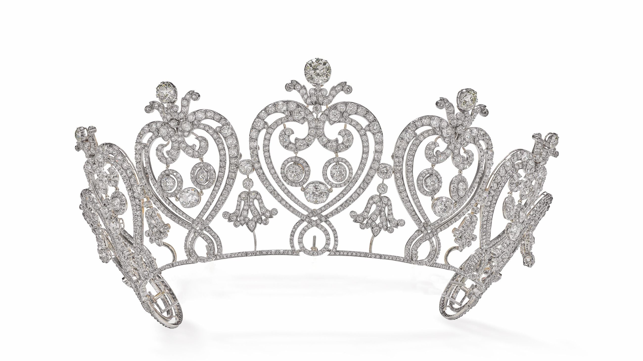 Manchester Tiara, Harnichard for Cartier Paris, 1903. Commission for Consuelo, Dowager Duchess of Manchester. Diamonds, gold and silver; the C-scroll at each end set with glass paste. © Victoria and Albert Museum, London