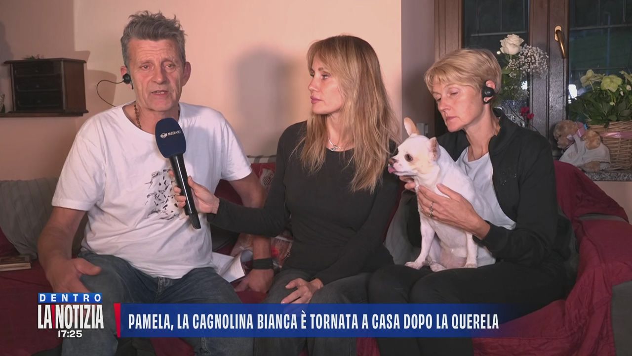 I genitori di Pamela Genini con la cagnolina Bianca
