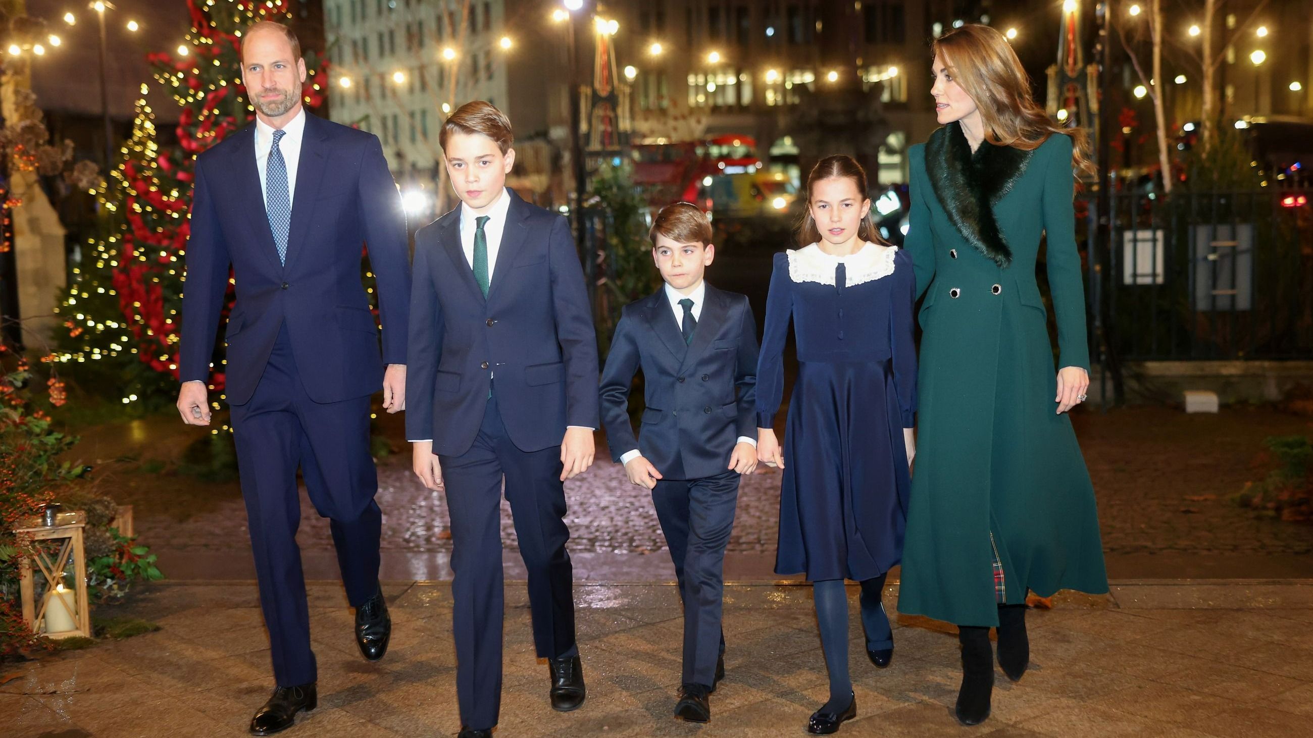 Il Principe William, Principe del Galles, il Principe George del Galles, il Principe Louis del Galles, la Principessa Charlotte del Galles e Catherine, Principessa del Galles, partecipano al servizio di canti natalizi Together At Christmas presso l’Abbazia di Westminster il 5 dicembre 2025 a Londra, Inghilterra - Credits: Getty Images