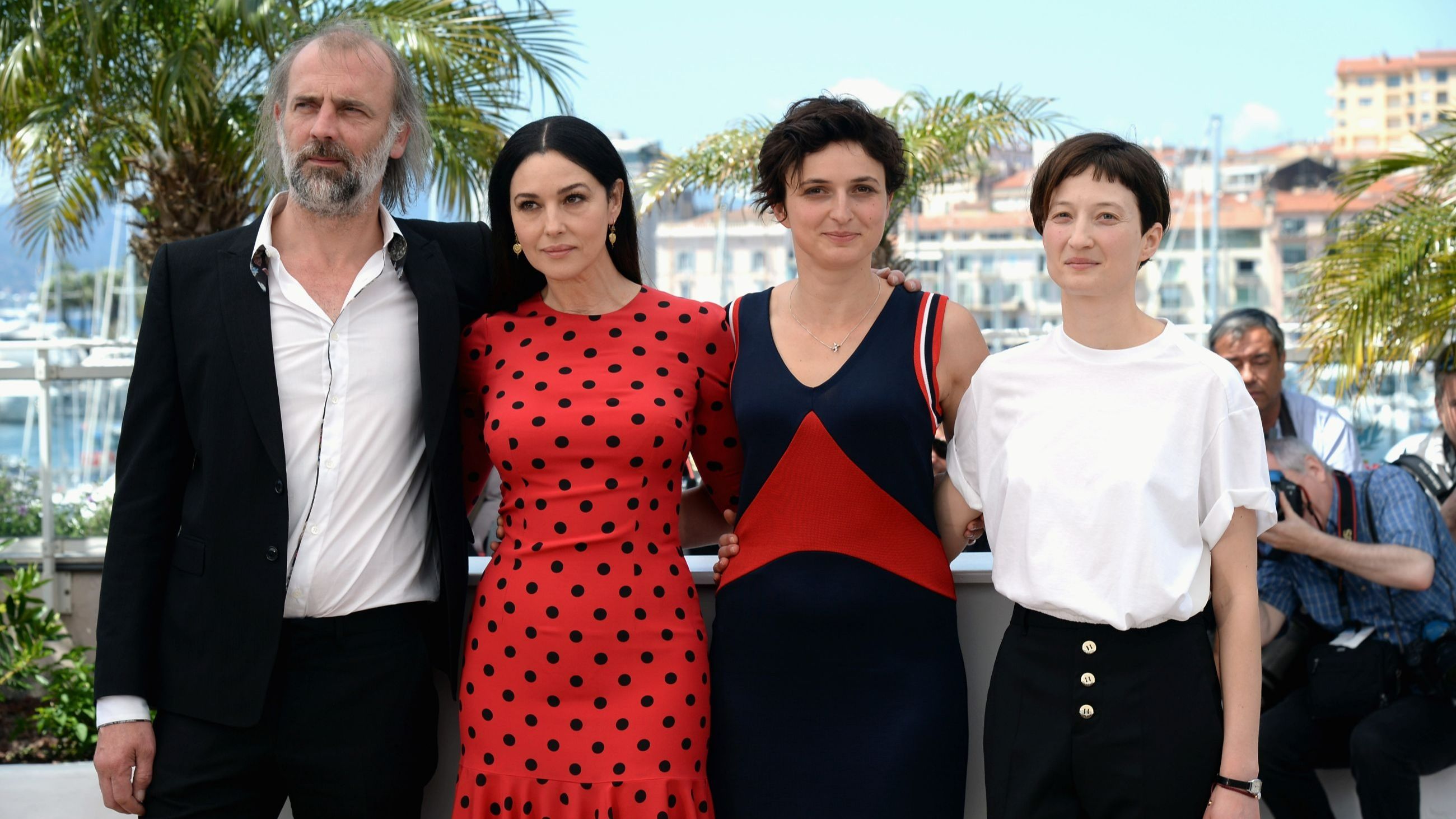 Sam Louwyck, l’attrice Monica Bellucci, la regista Alice Rohrwacher e Alba Rohrwacher partecipano al photocall di “Le meraviglie” al 67º Festival di Cannes, il 18 maggio 2014 a Cannes, in Francia - Credits: Getty Images
