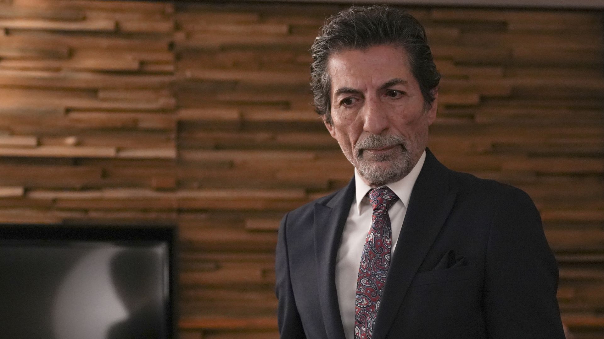 Mustafa Ugurlu (Tarik) in una scena di Tradimento