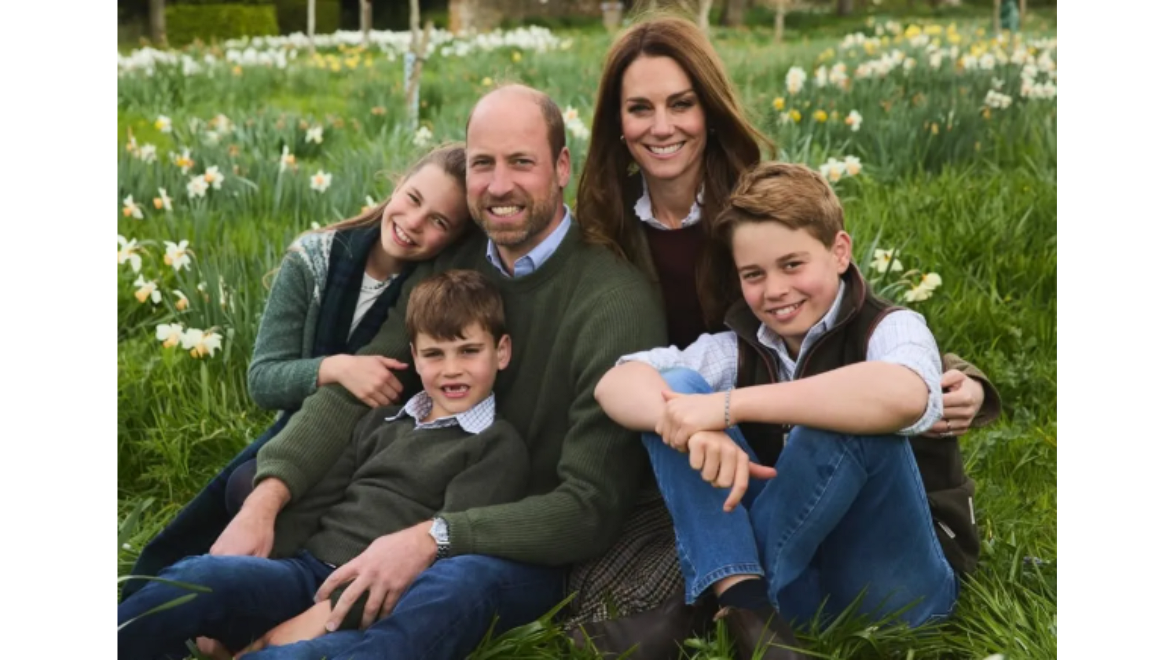 William e Kate, con i figli George, Charlotte e Louis, nella cartolina di Natale 2025 scattata dal fotografo di corte Josh Shinner (Crediti: Kensington Royal)