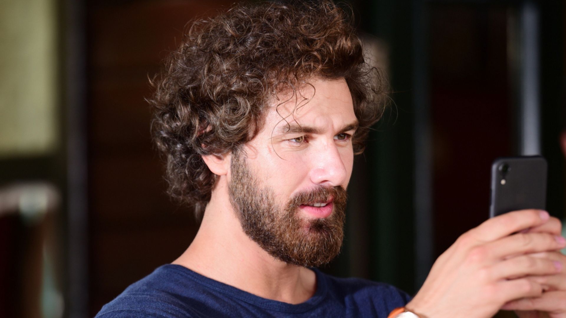 Furkan Palali (Nejat) in una scena di My Sweet Lie