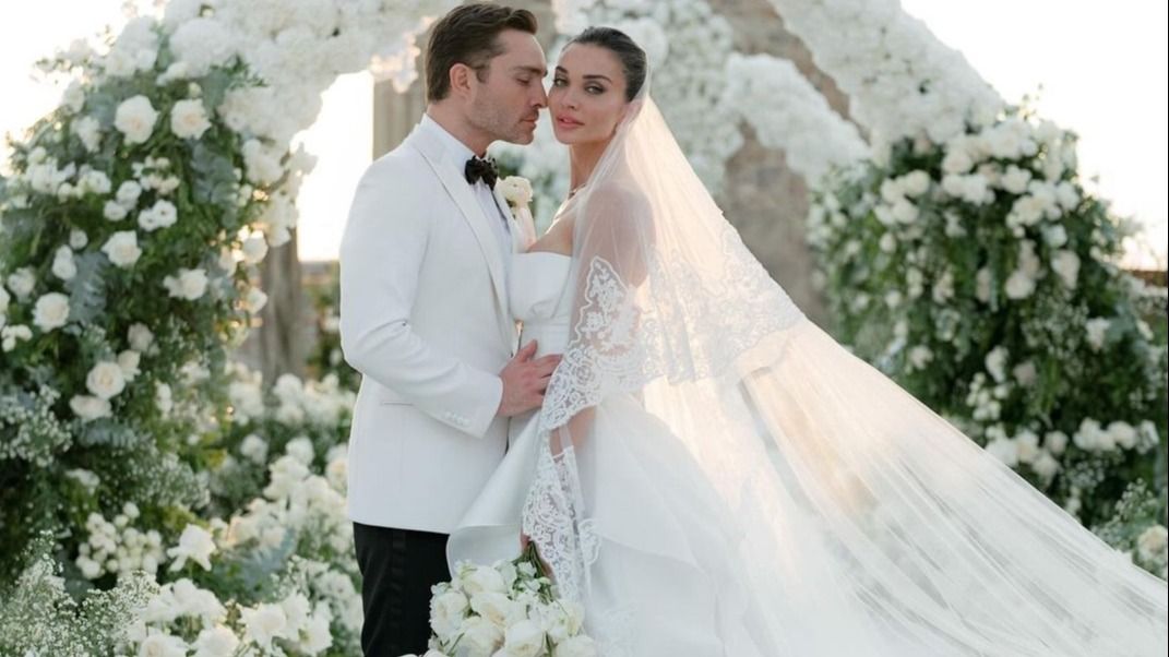 Ed Westwick e Amy Jackson (foto Instagram)