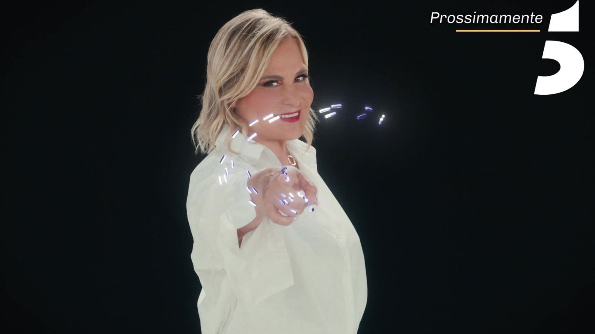 Simona Ventura nel promo del Grande Fratello 2025