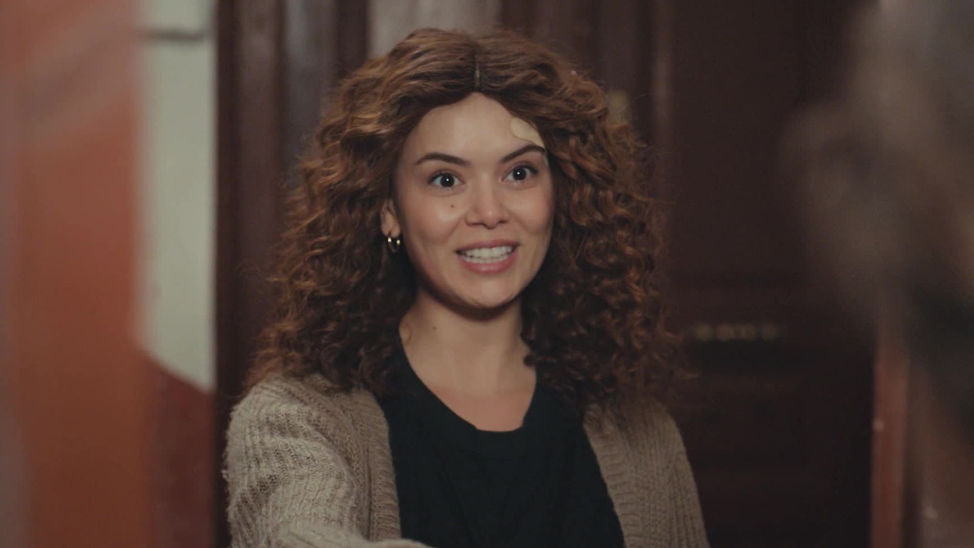Seray Kaya (Sirin) in una scena di La forza di una donna
