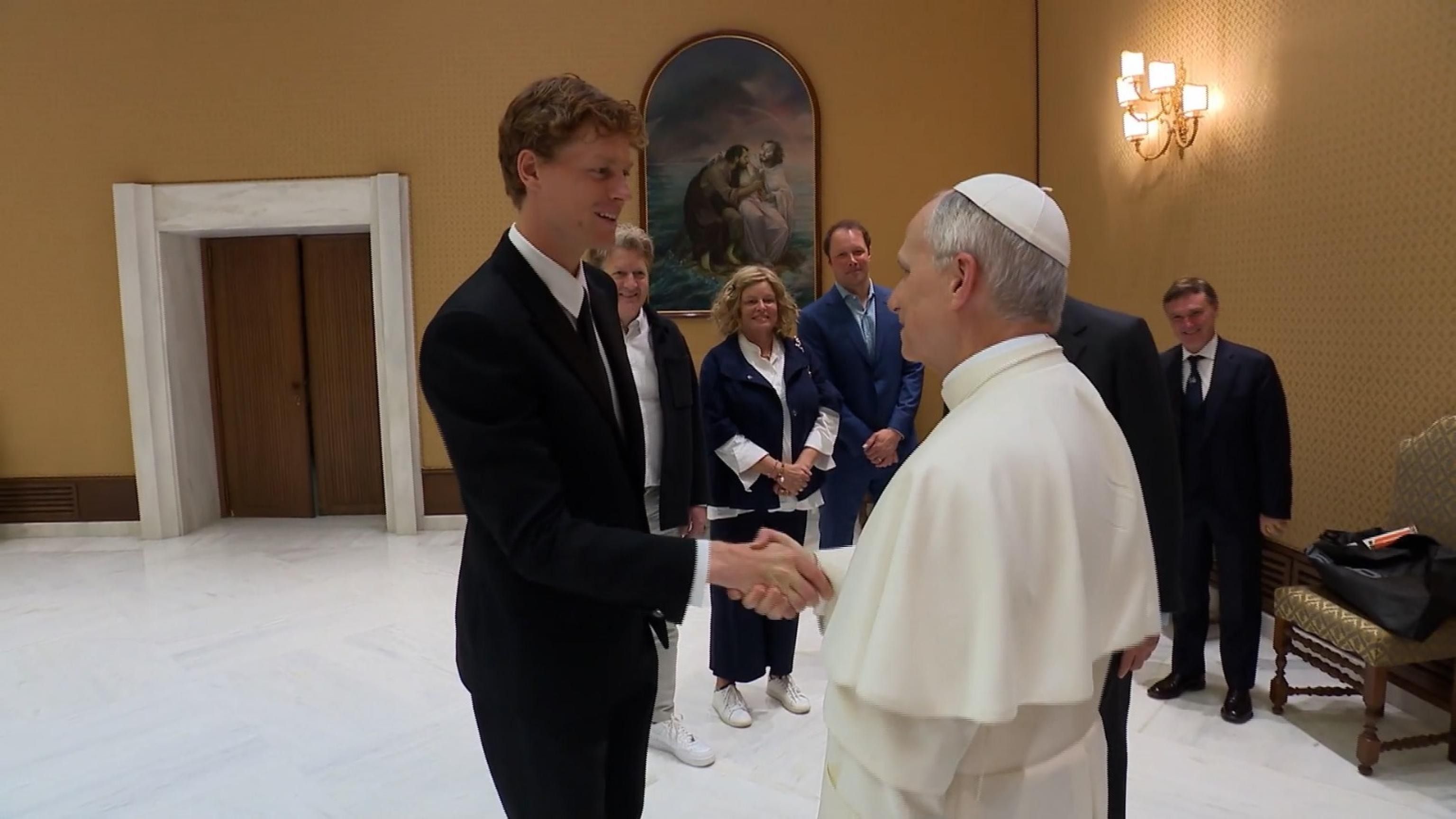 Jannik Sinner ricevuto da Papa Leone XIV in Vaticano insieme ai genitori 
Credit: ANSA