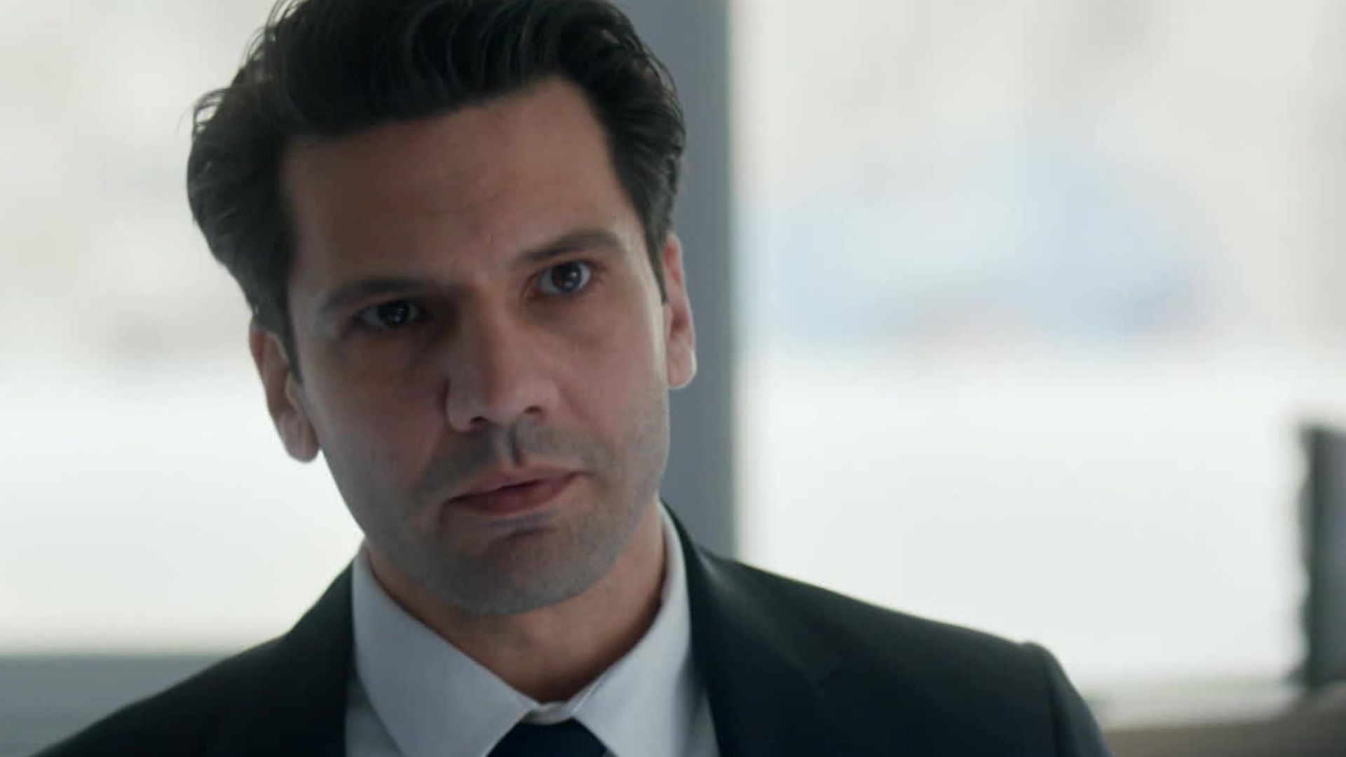 Ilgaz in una scena di Segreti di famiglia 3